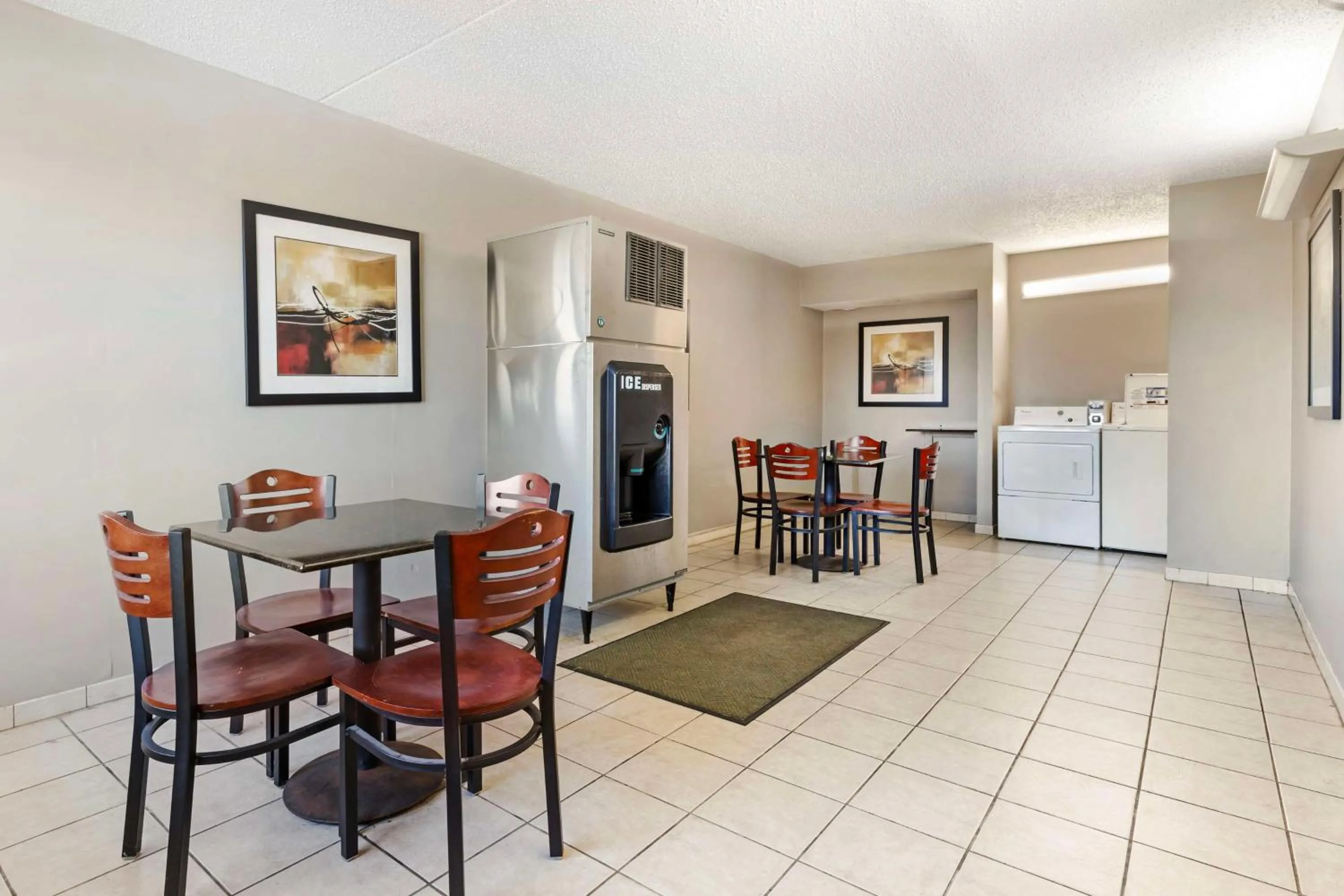 laundry in Best Western Van Buren Inn