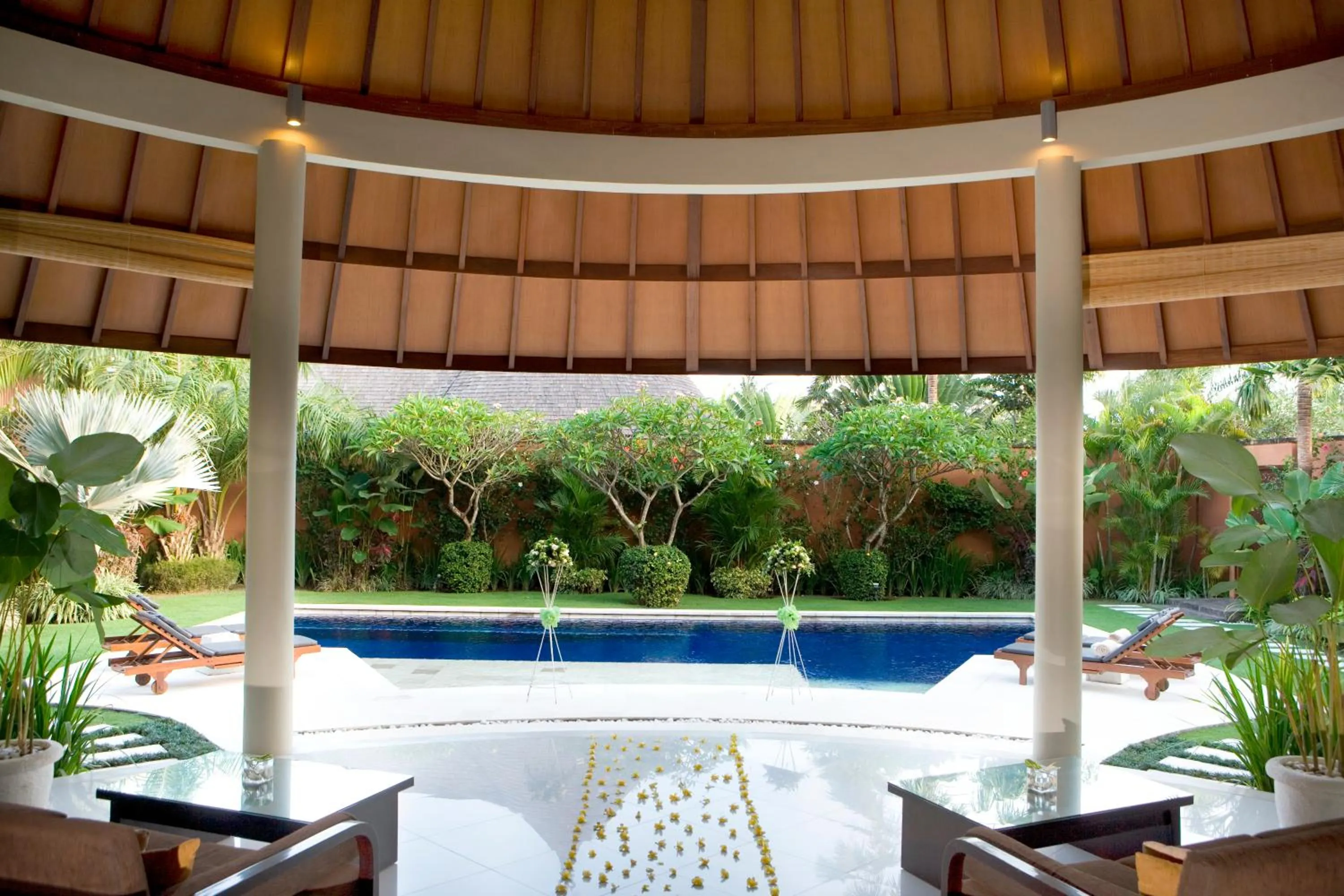 Swimming pool in The Kunja Villa-Hotel
