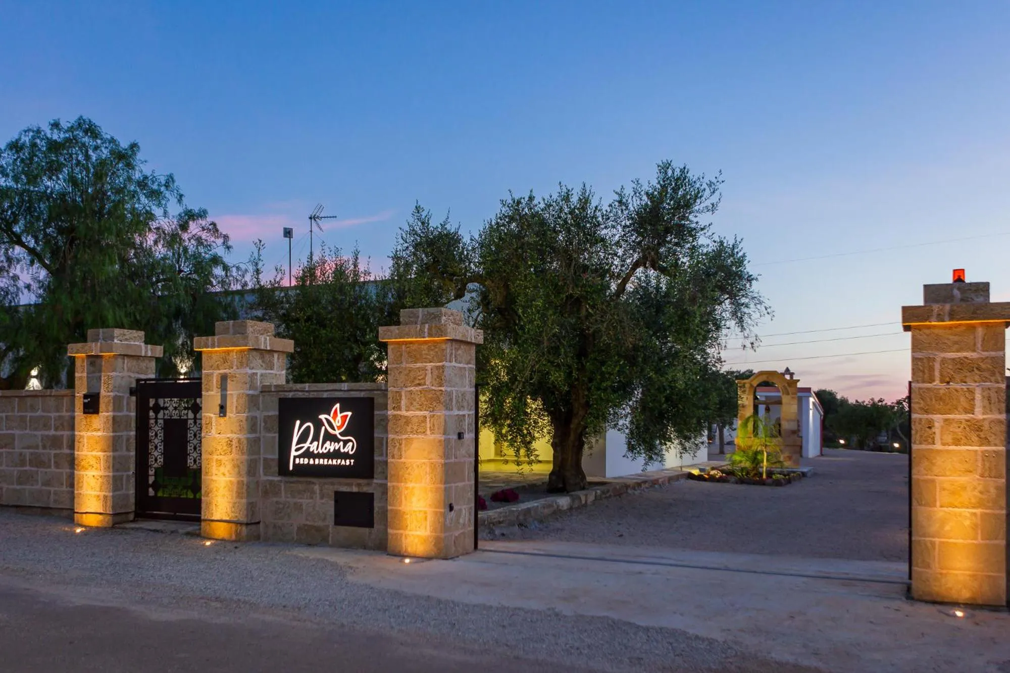 Facade/entrance in Paloma B&B