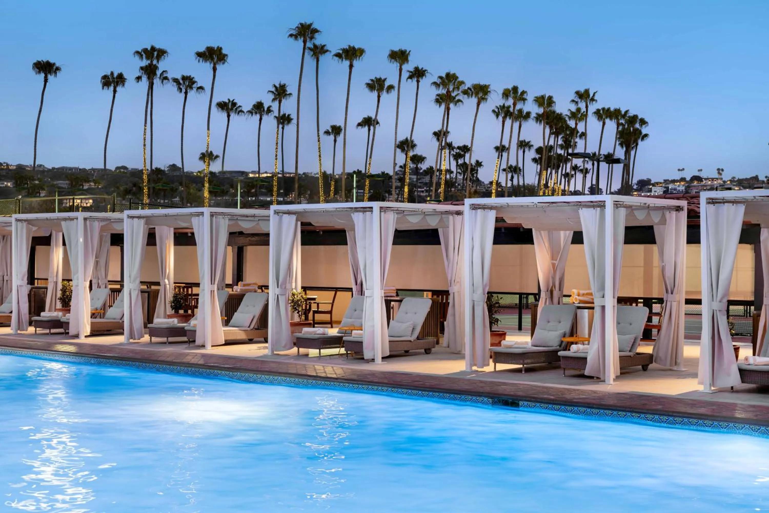 Seating area in La Jolla Beach & Tennis Club