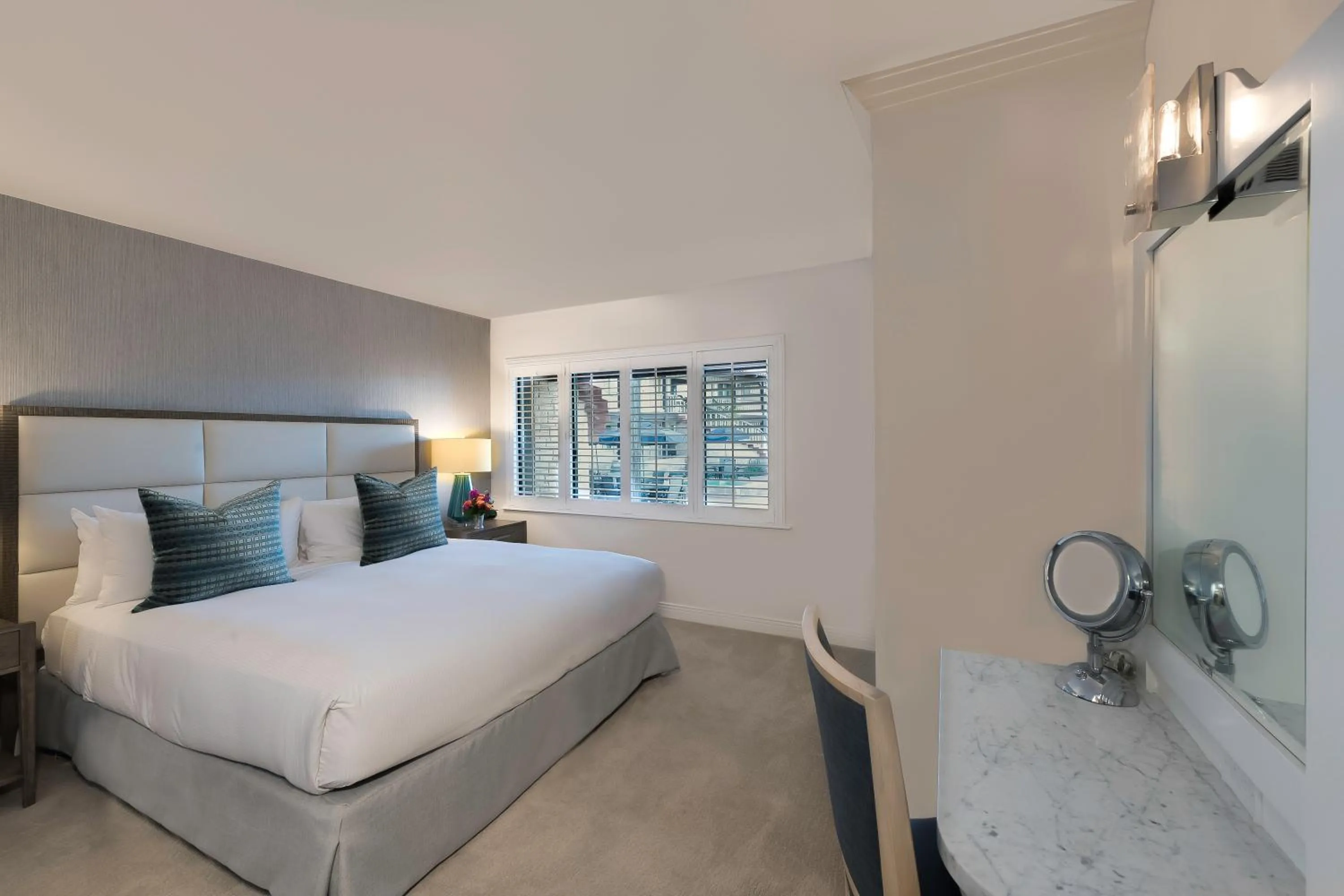 Bed in La Jolla Beach & Tennis Club