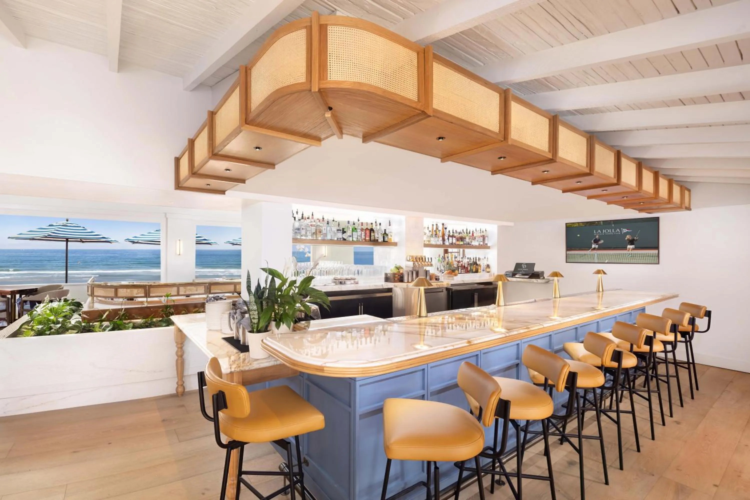 Restaurant/places to eat in La Jolla Beach & Tennis Club