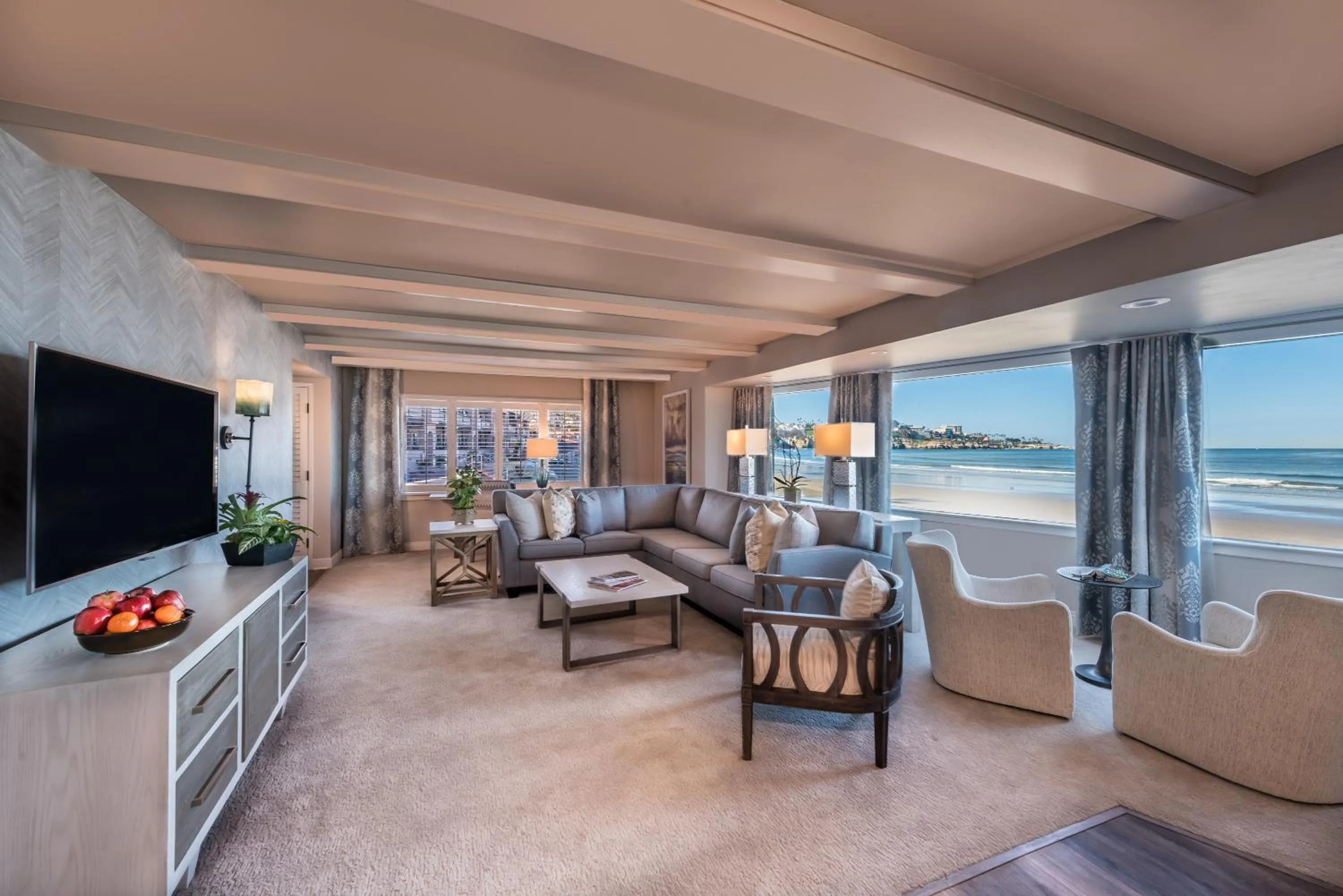 Living room in La Jolla Beach & Tennis Club