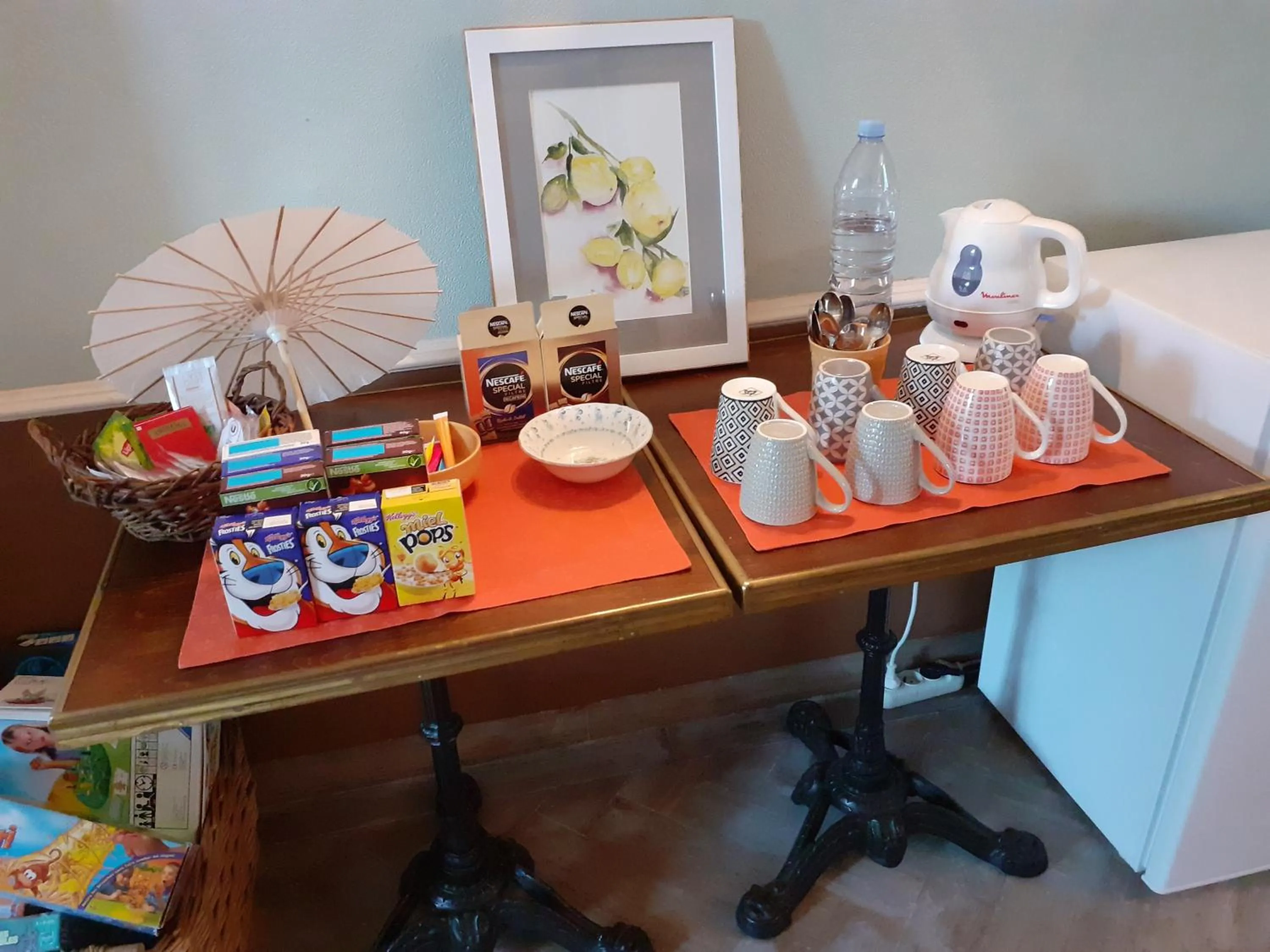 Coffee/tea facilities in Château des Bretonnières sur vie - Maison d'hôtes et gîte 4 personnes