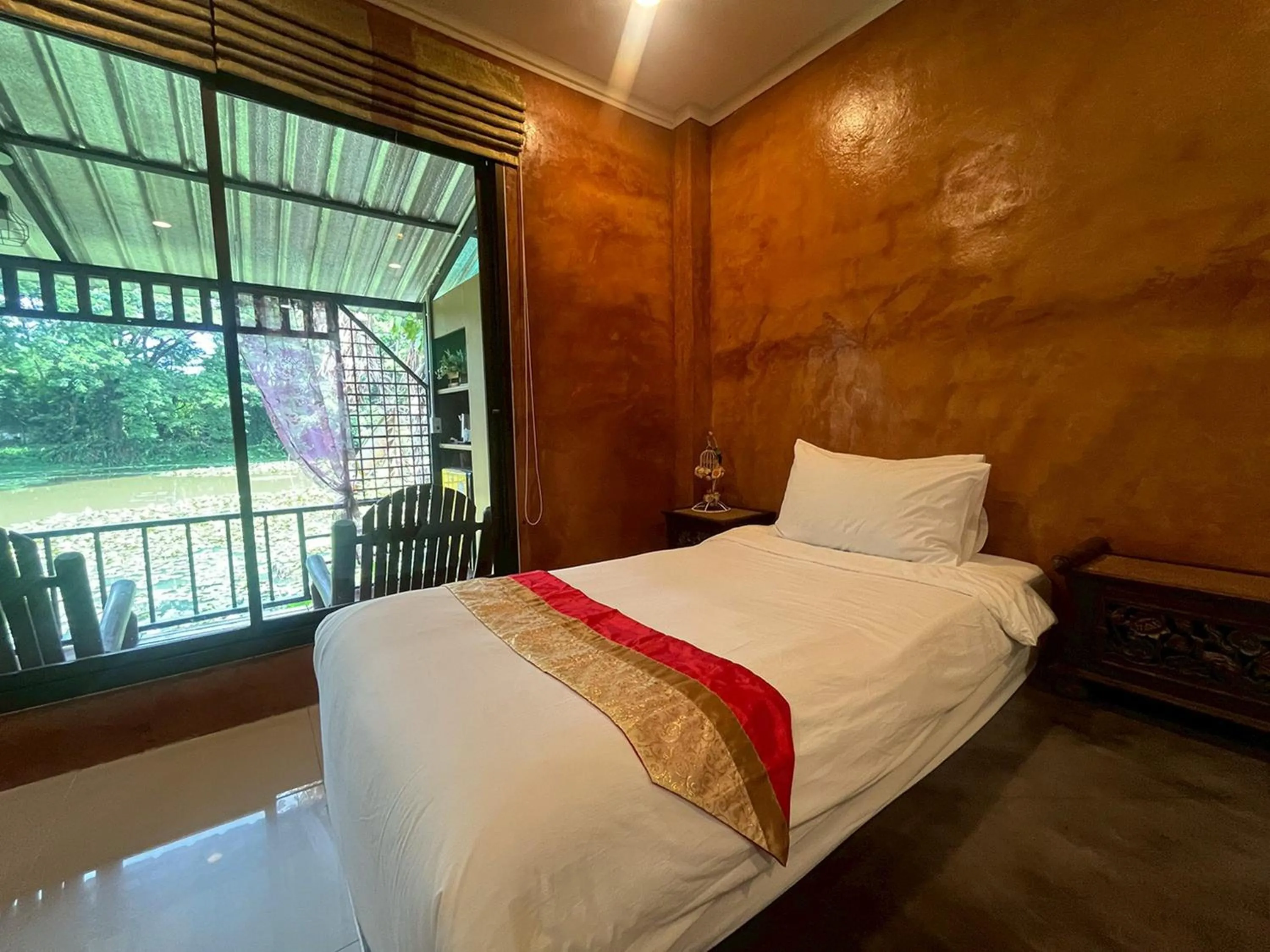 Photo of the whole room, Bed in Saikaew Resort