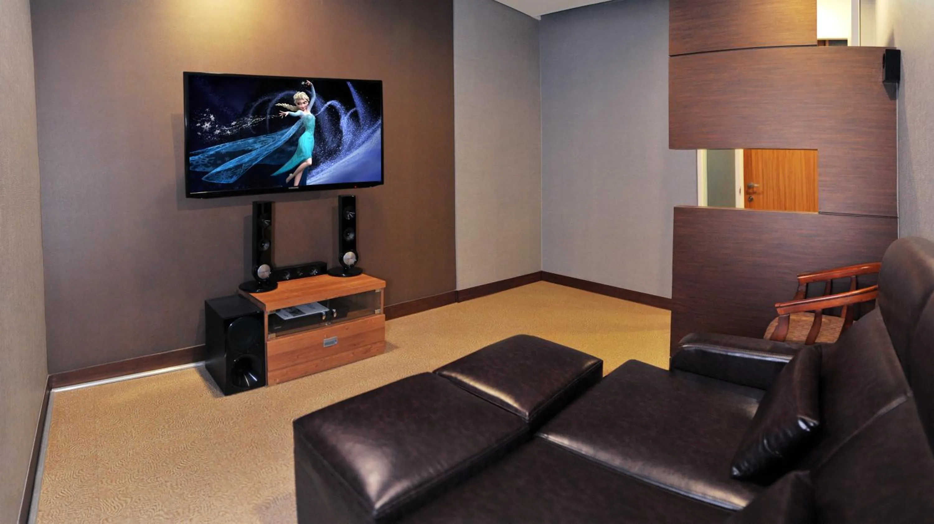 Activities, TV/Entertainment Center in Jeju Mei The Hotel
