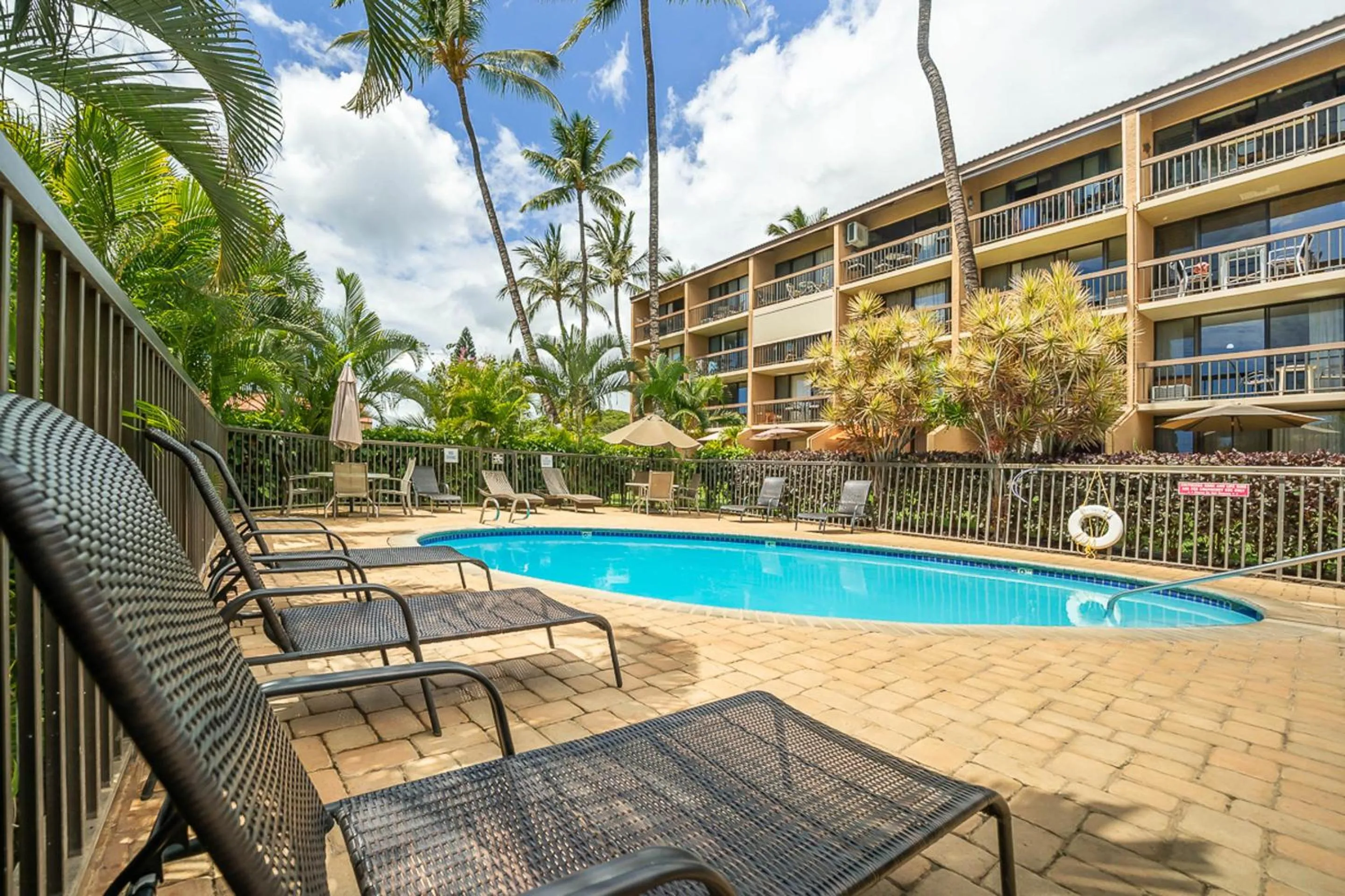 Property building in Maui Vista 1210