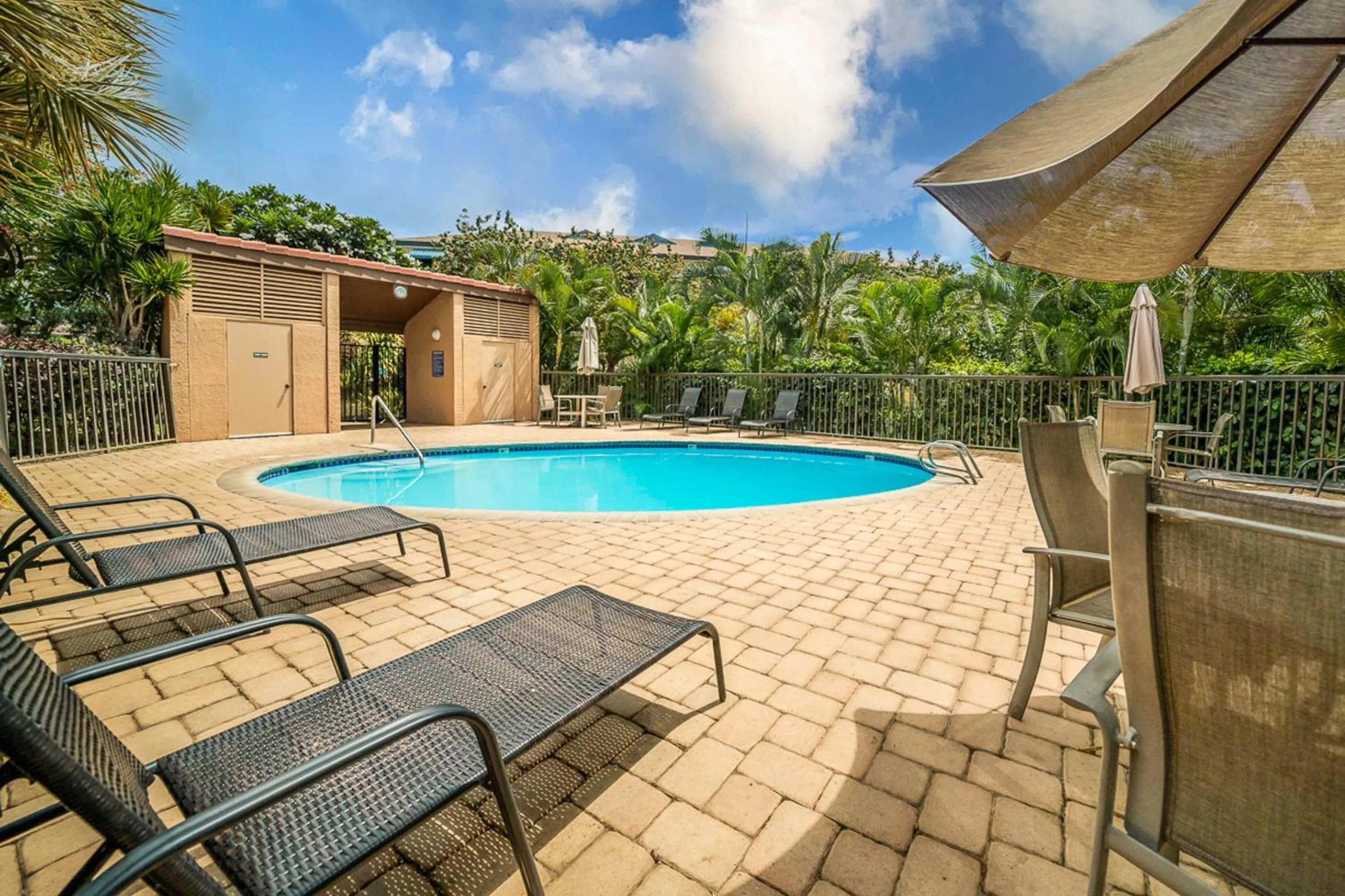 Property building in Maui Vista 1210