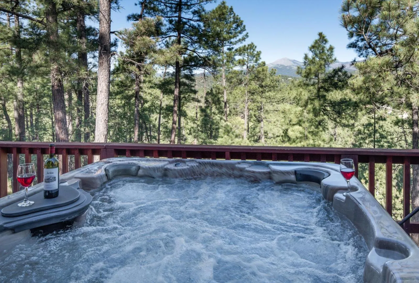 Hot Tub in Sierras Grace