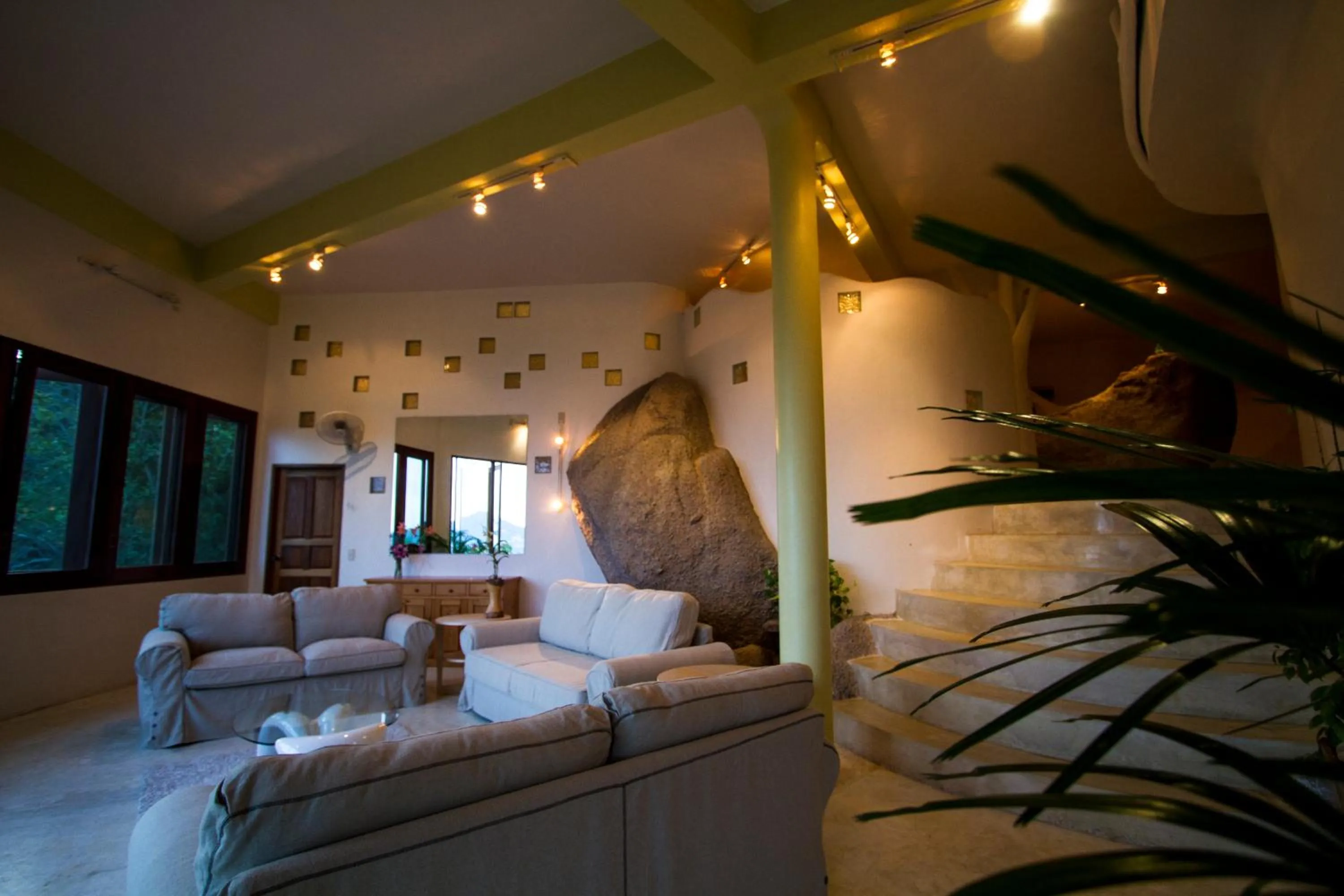 Photo of the whole room in Monkey Flower Villas