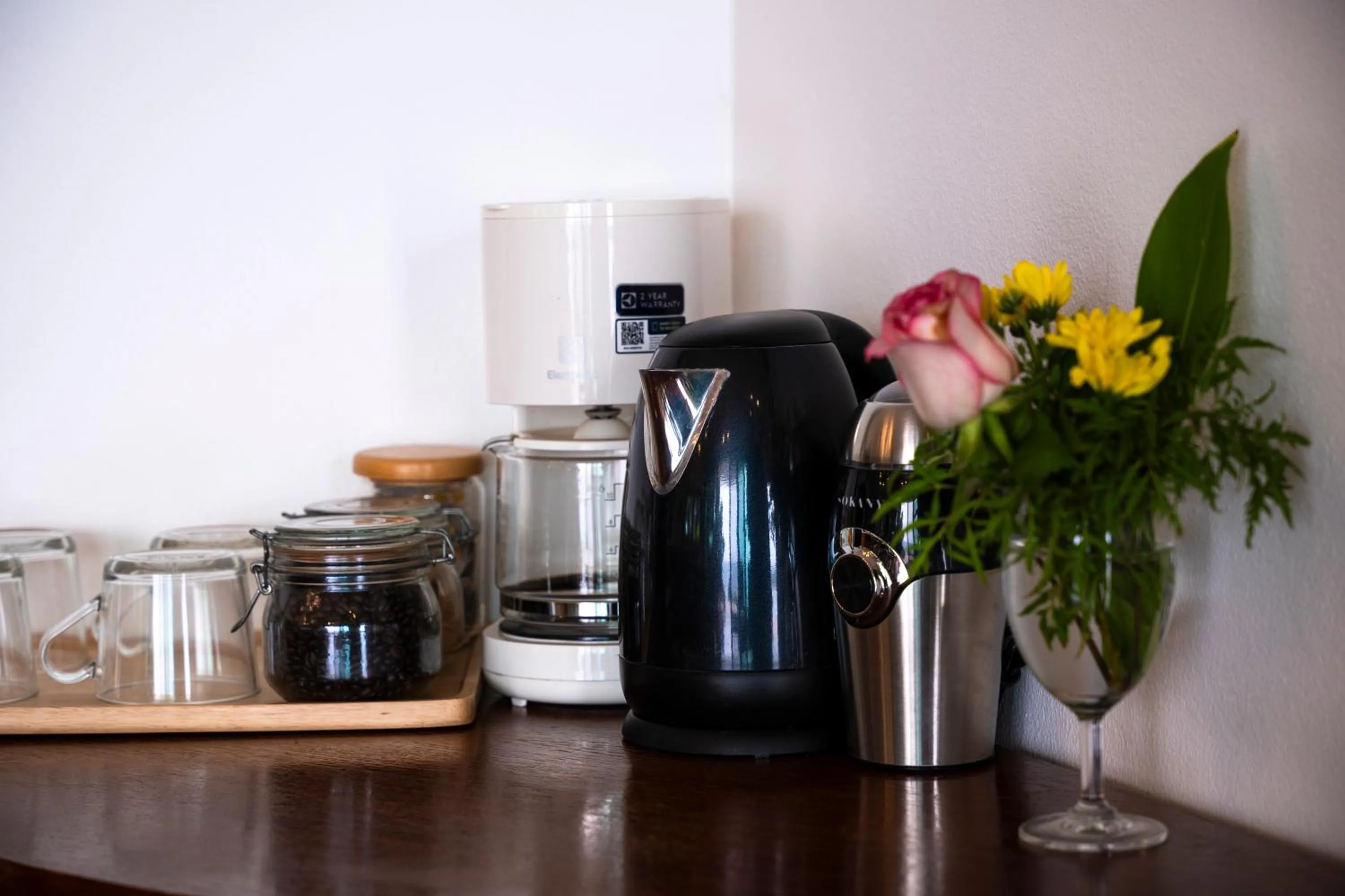 Coffee/tea facilities in Monkey Flower Villas