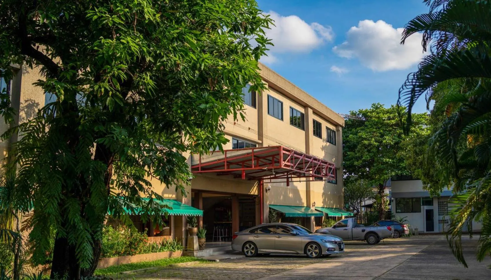 Property building in Srisomthai Hotel