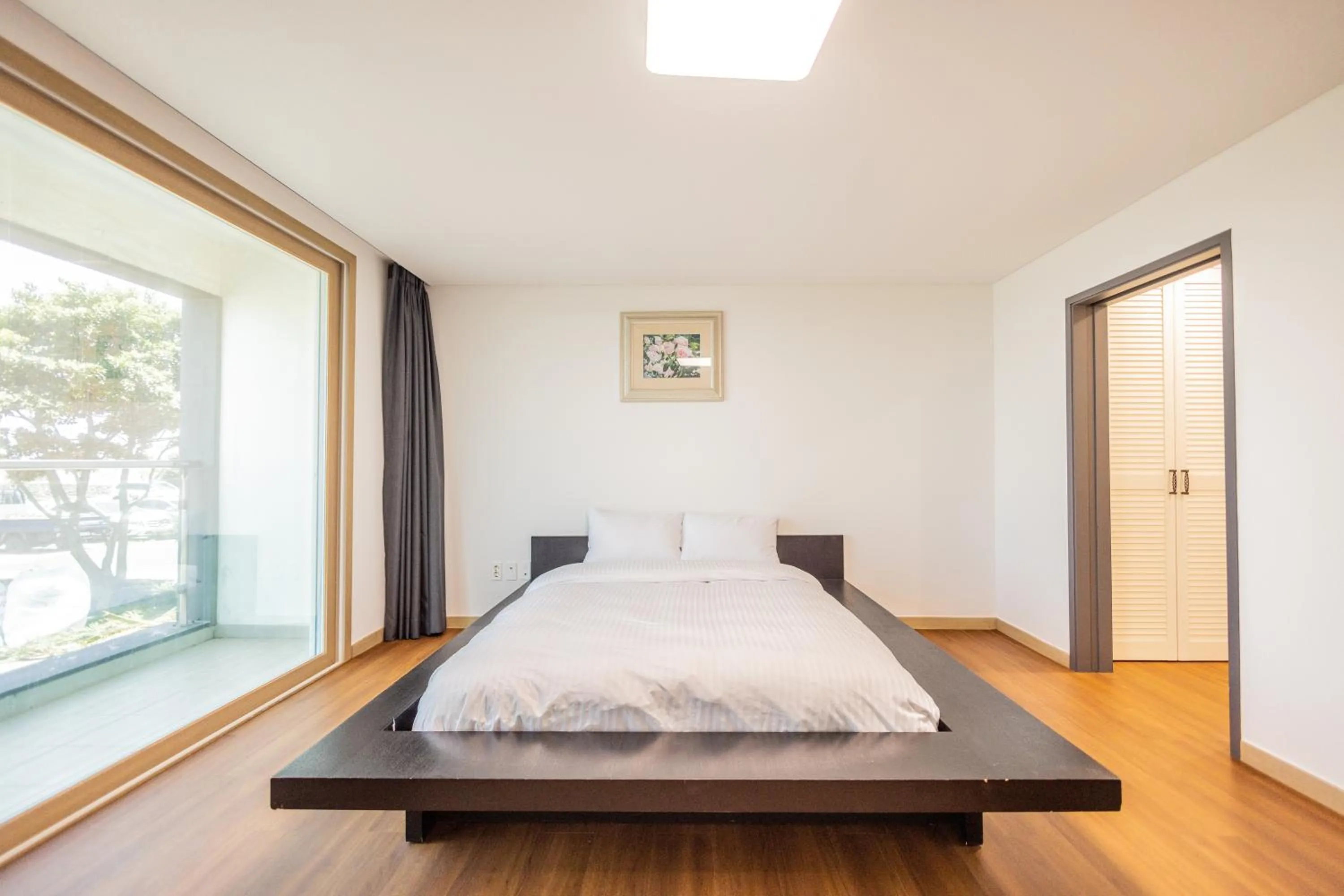 Bed in Jeju Arumdaun Resort