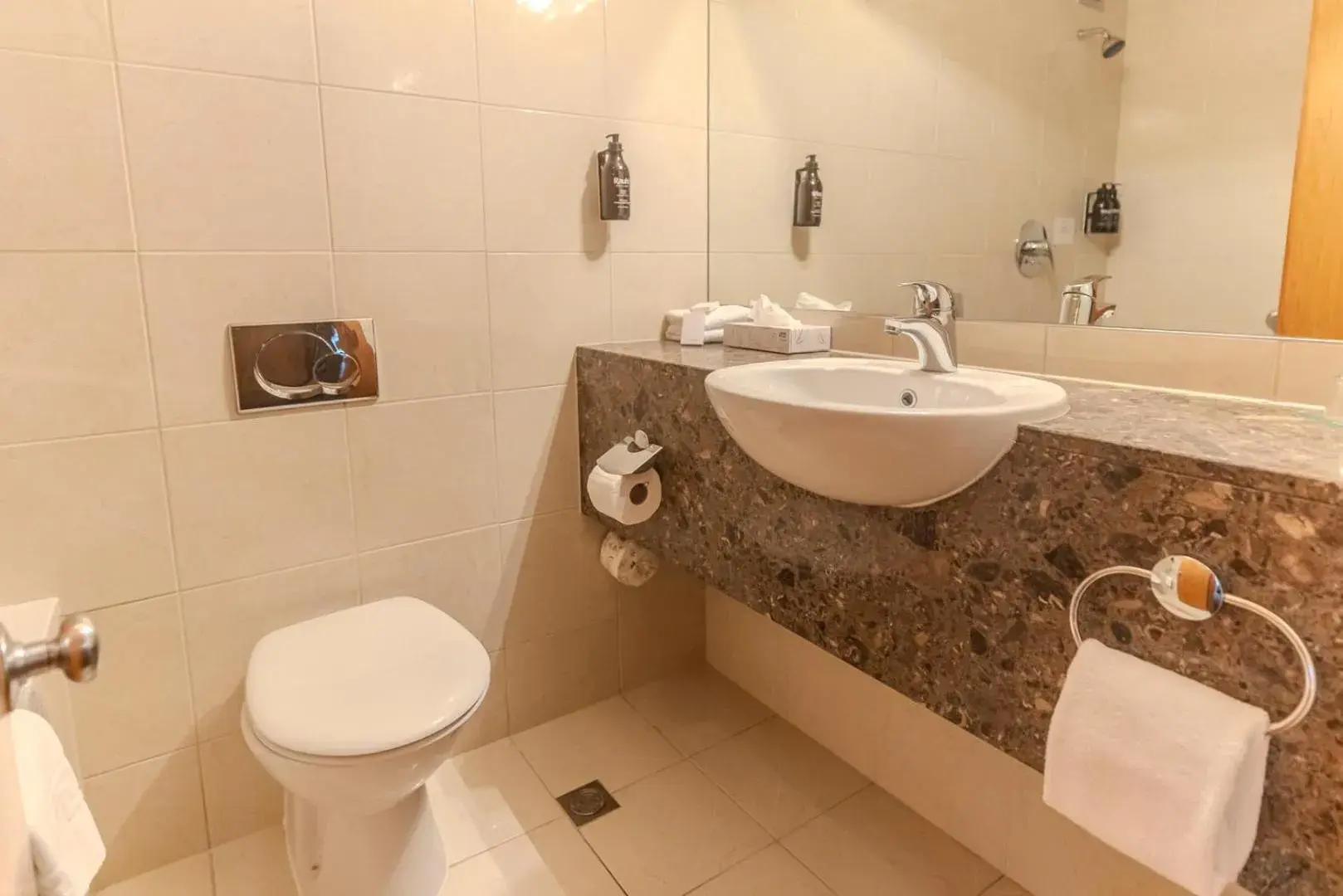 Superior King Room - single occupancy in Kingsgate Hotel Te Anau Superior King Room - single occupancy in Kingsgate Hotel Te Anau