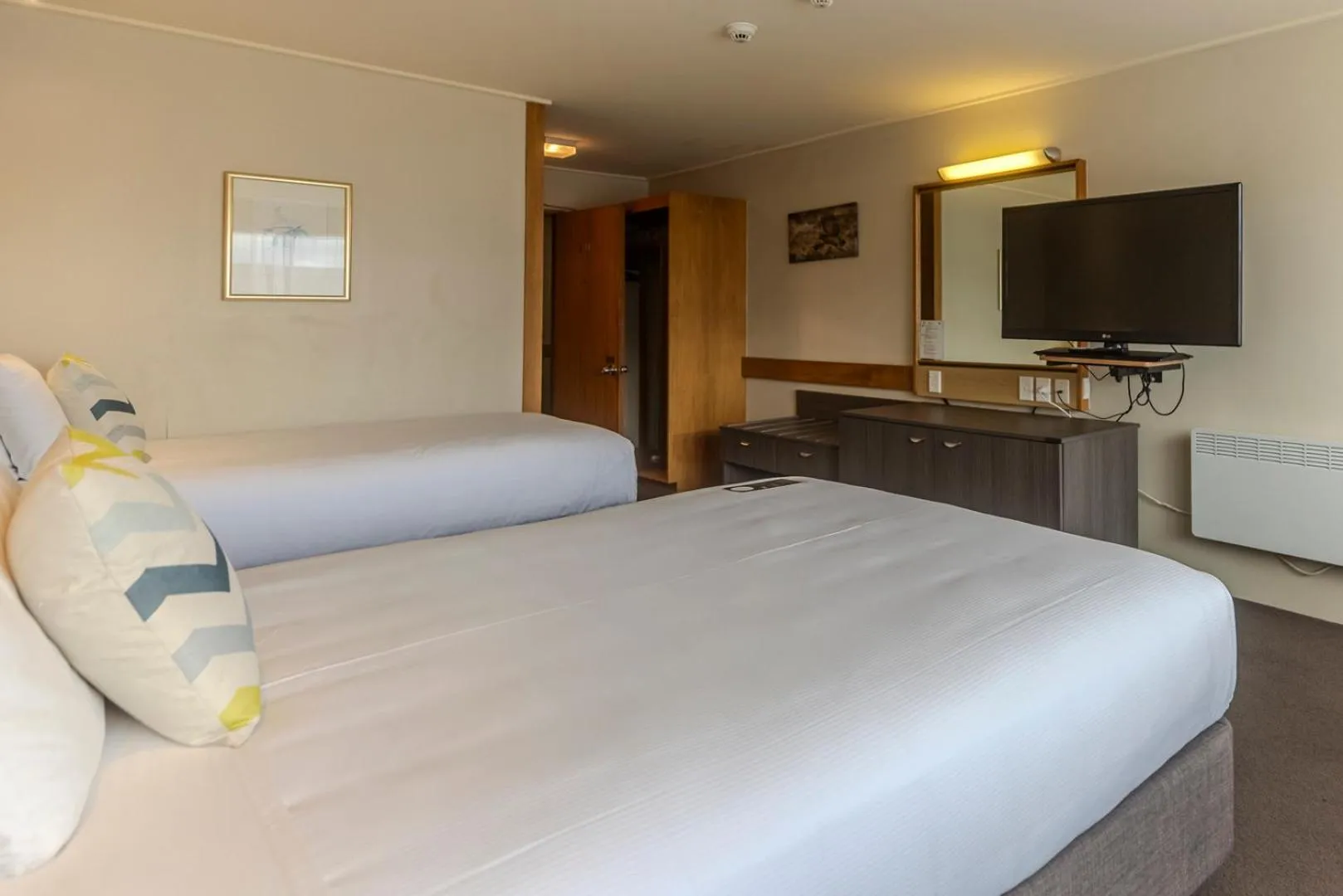 Bed in Kingsgate Hotel Te Anau