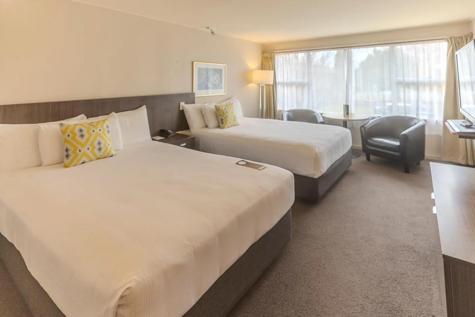 Bed in Kingsgate Hotel Te Anau