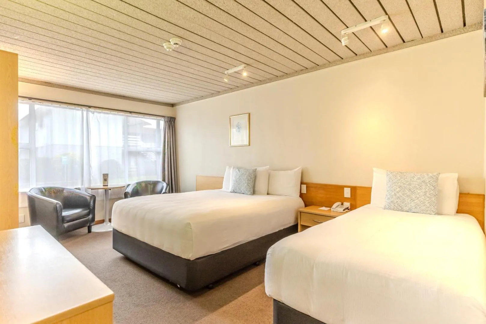 Bed in Kingsgate Hotel Te Anau