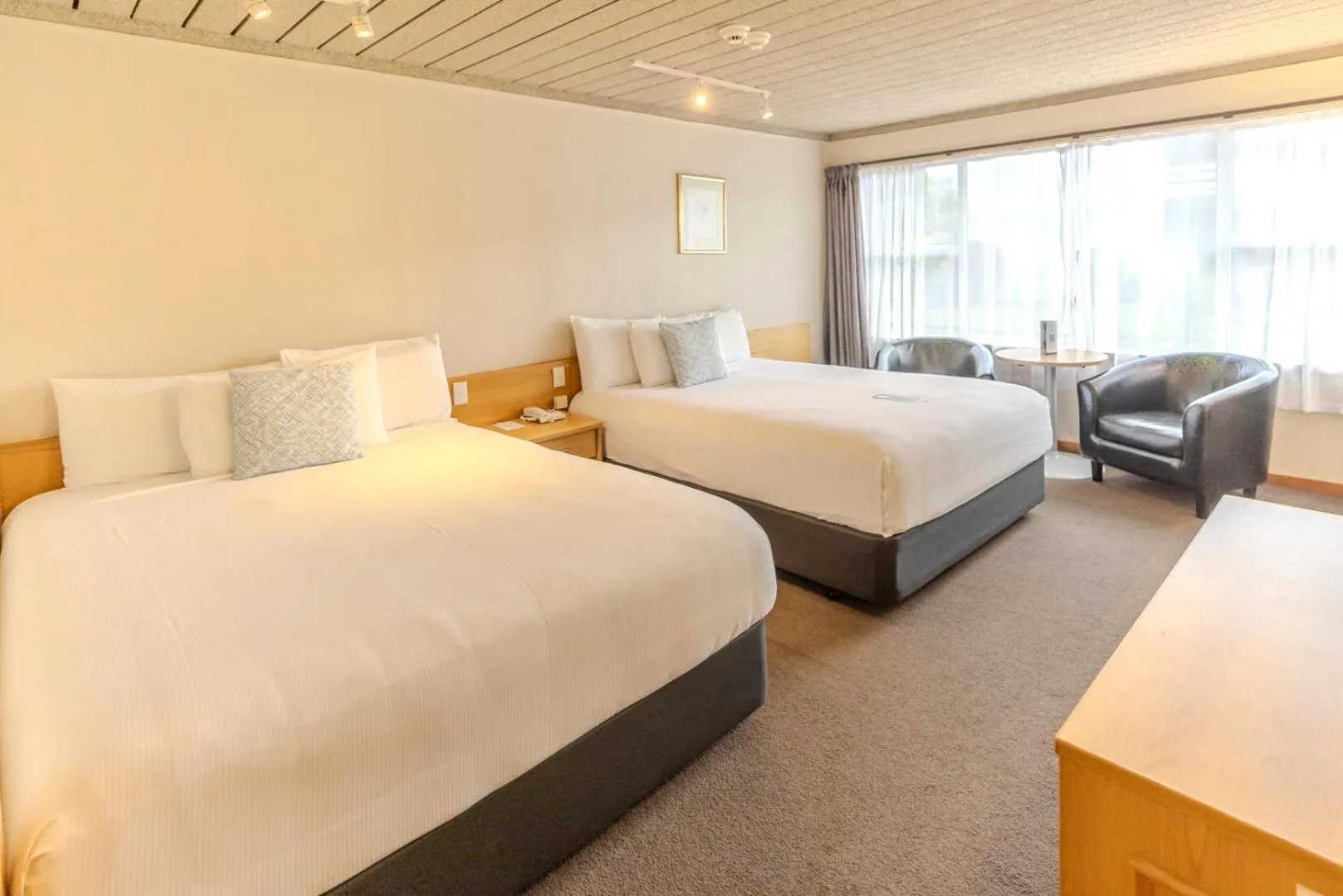 Bed in Kingsgate Hotel Te Anau