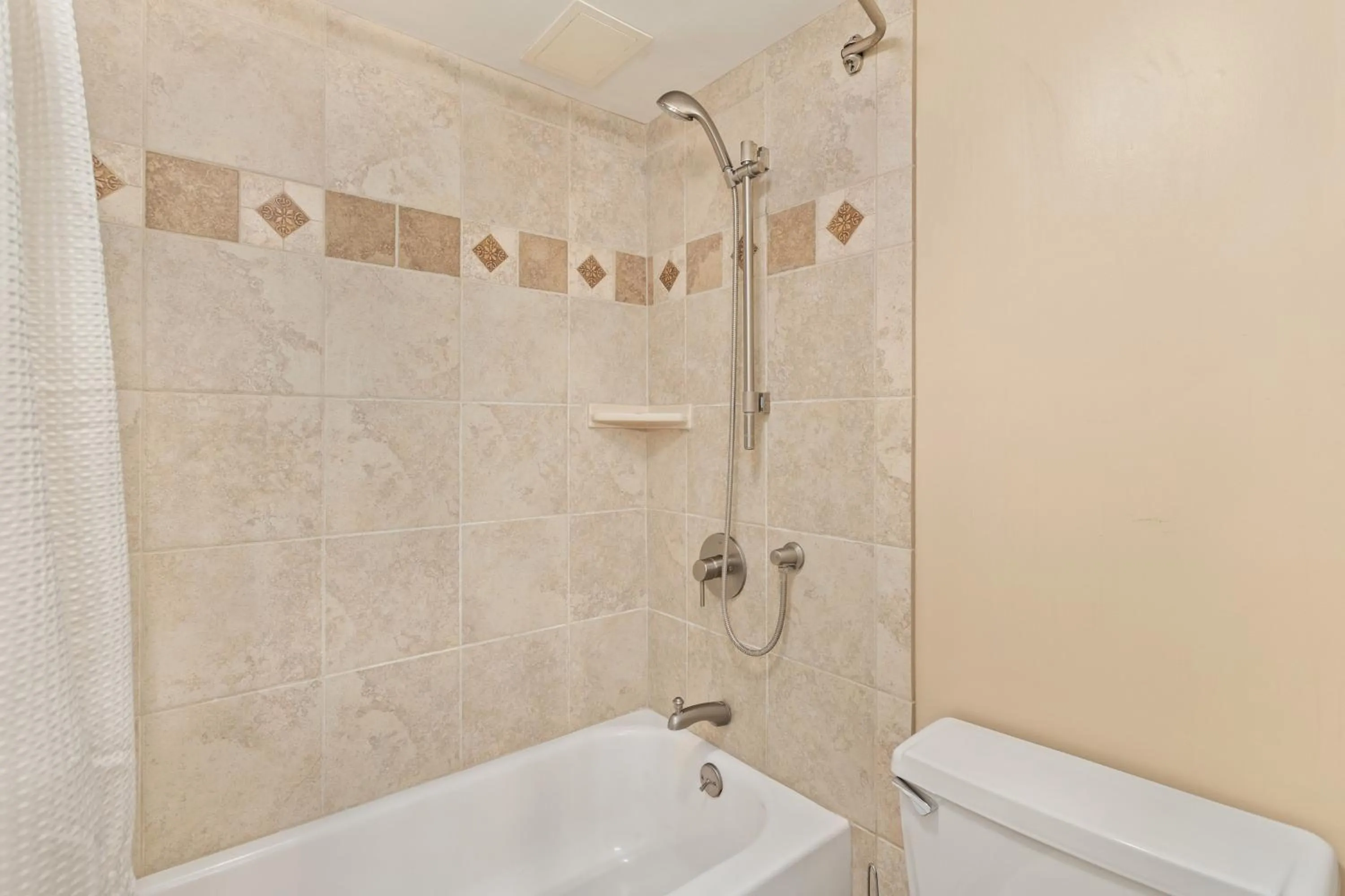 Bathroom in Kauhale Makai 535