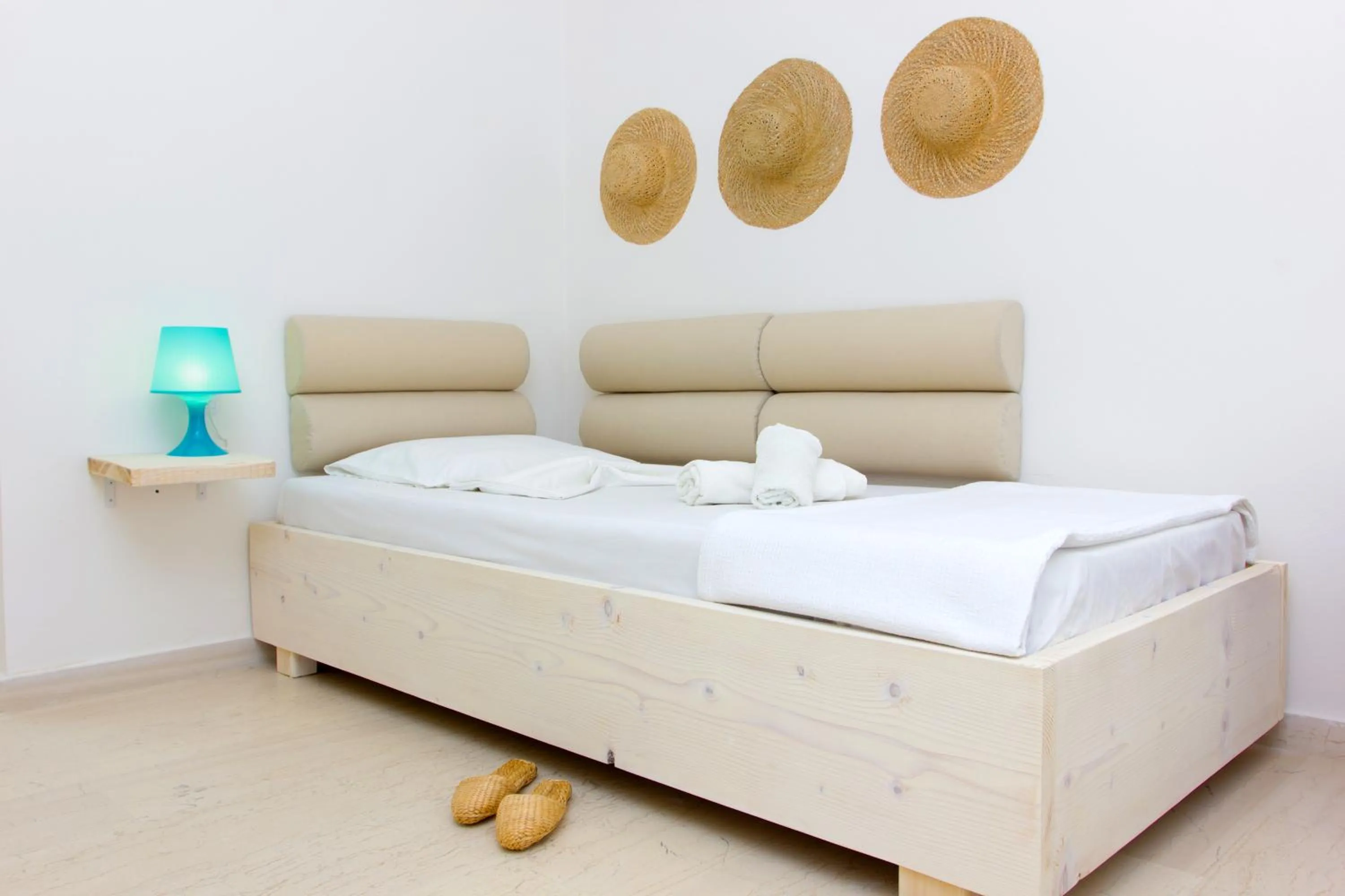 Bedroom, Bed in Thetis