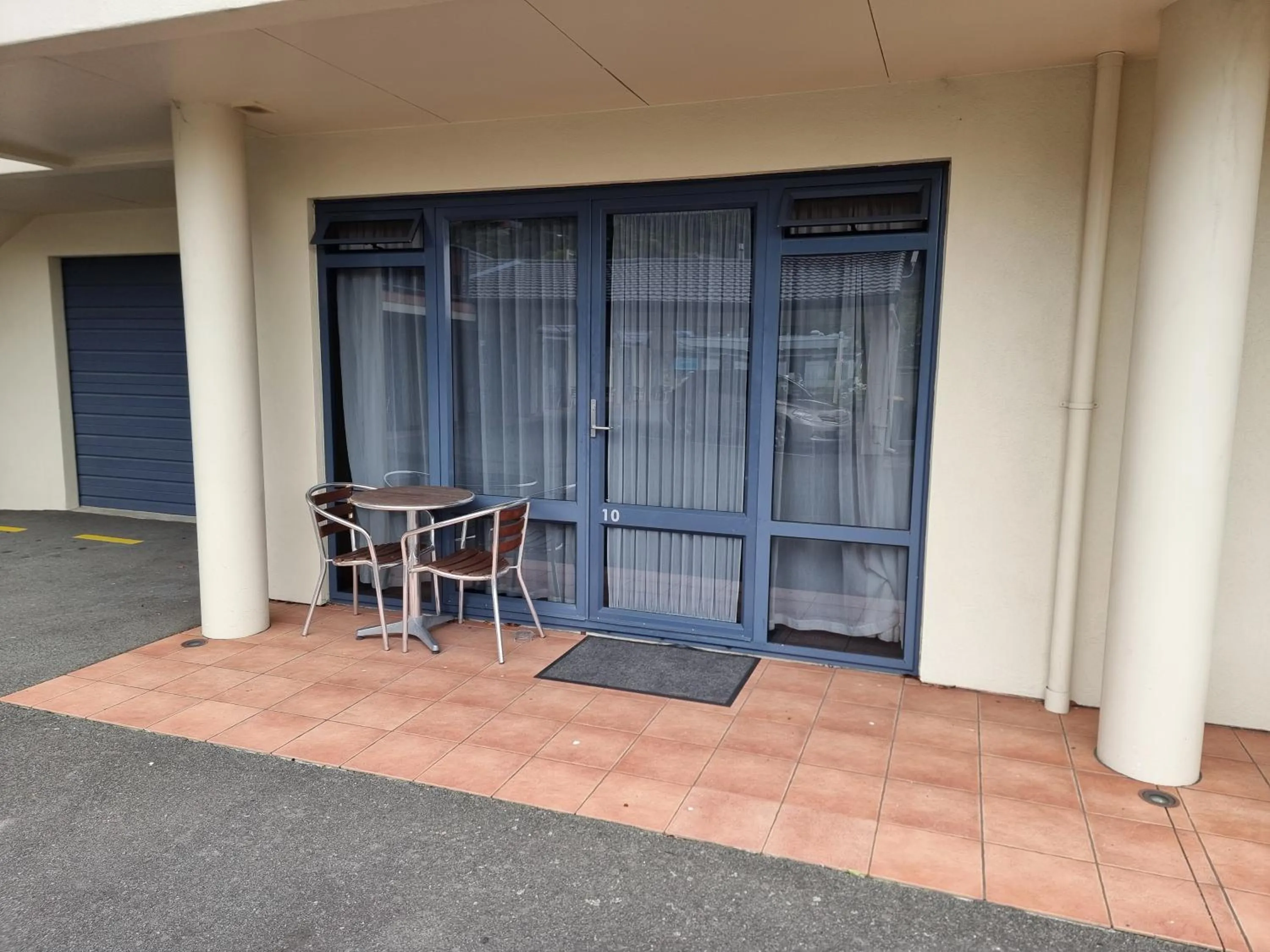 Facade/entrance in Broadway Motel