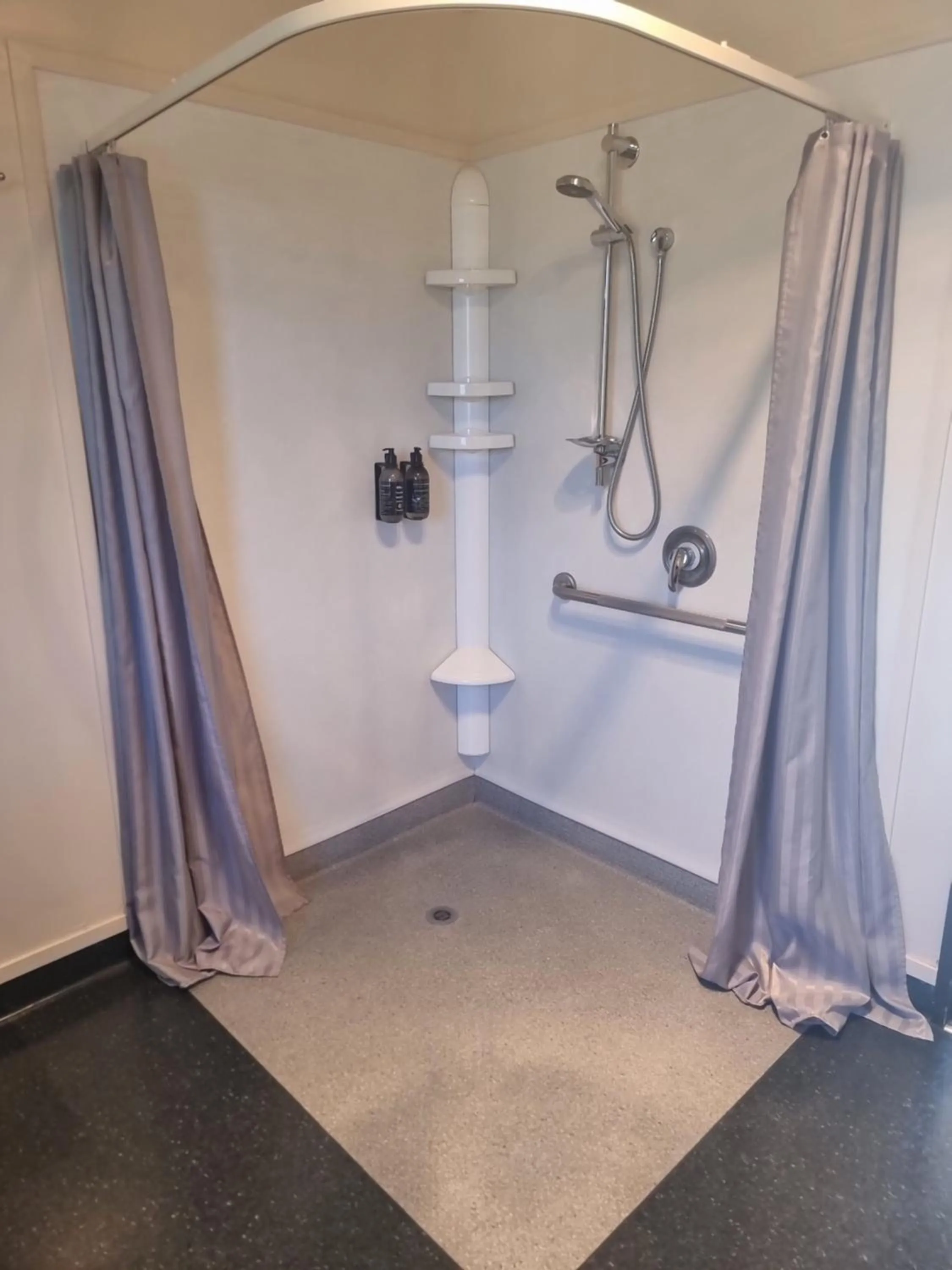 Shower in Broadway Motel