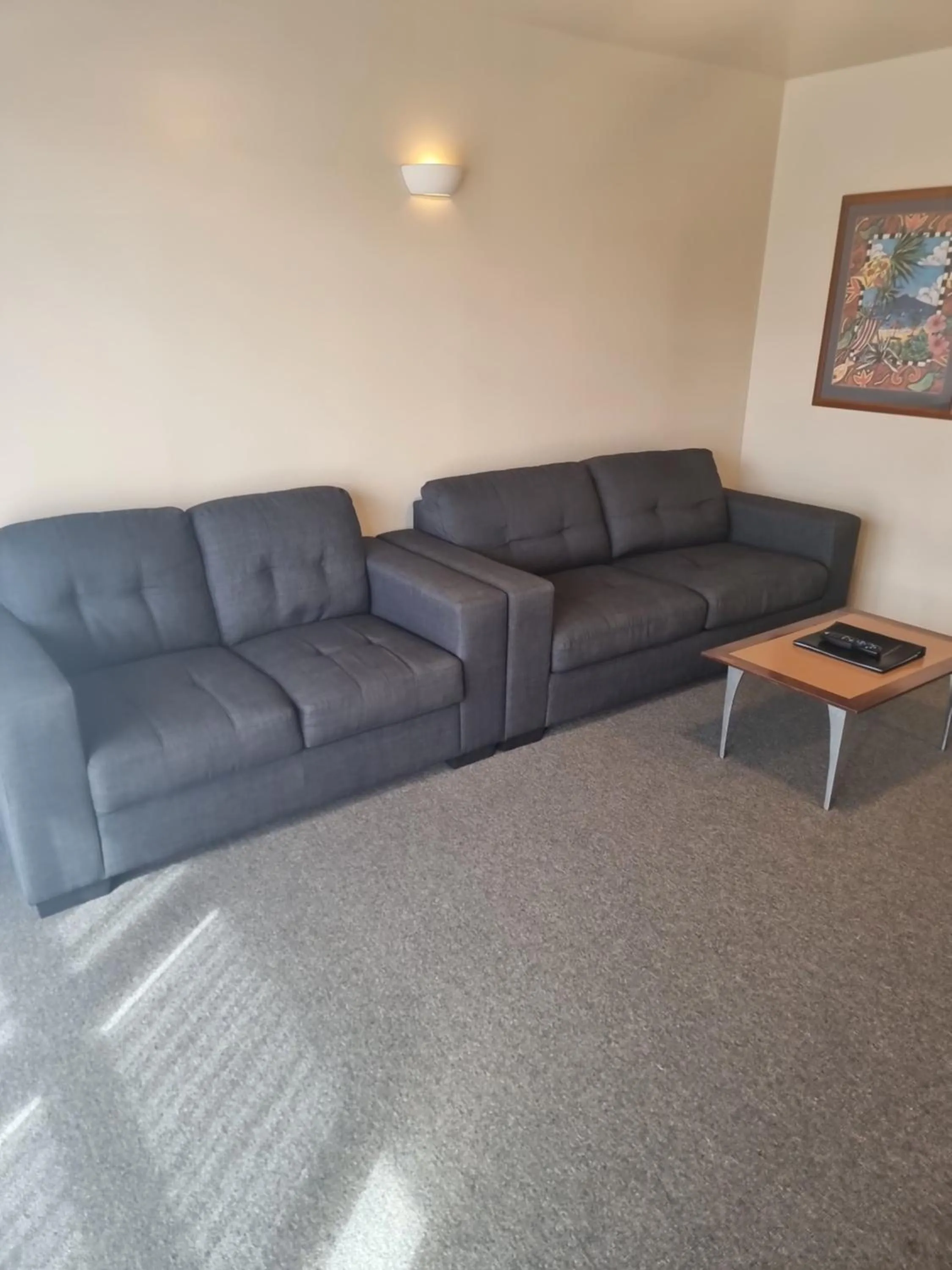 Living room in Broadway Motel