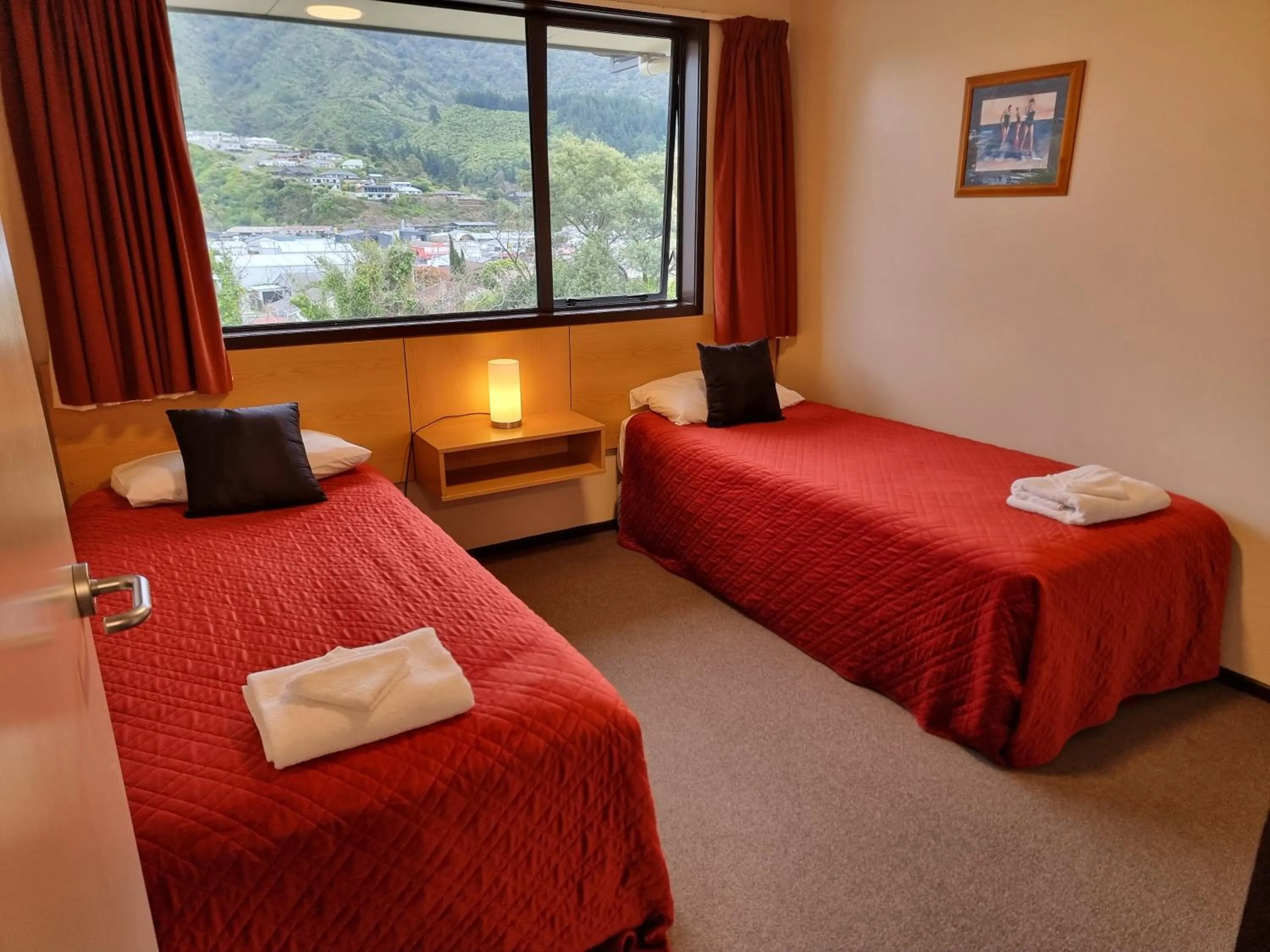 View (from property/room), Bed in Broadway Motel