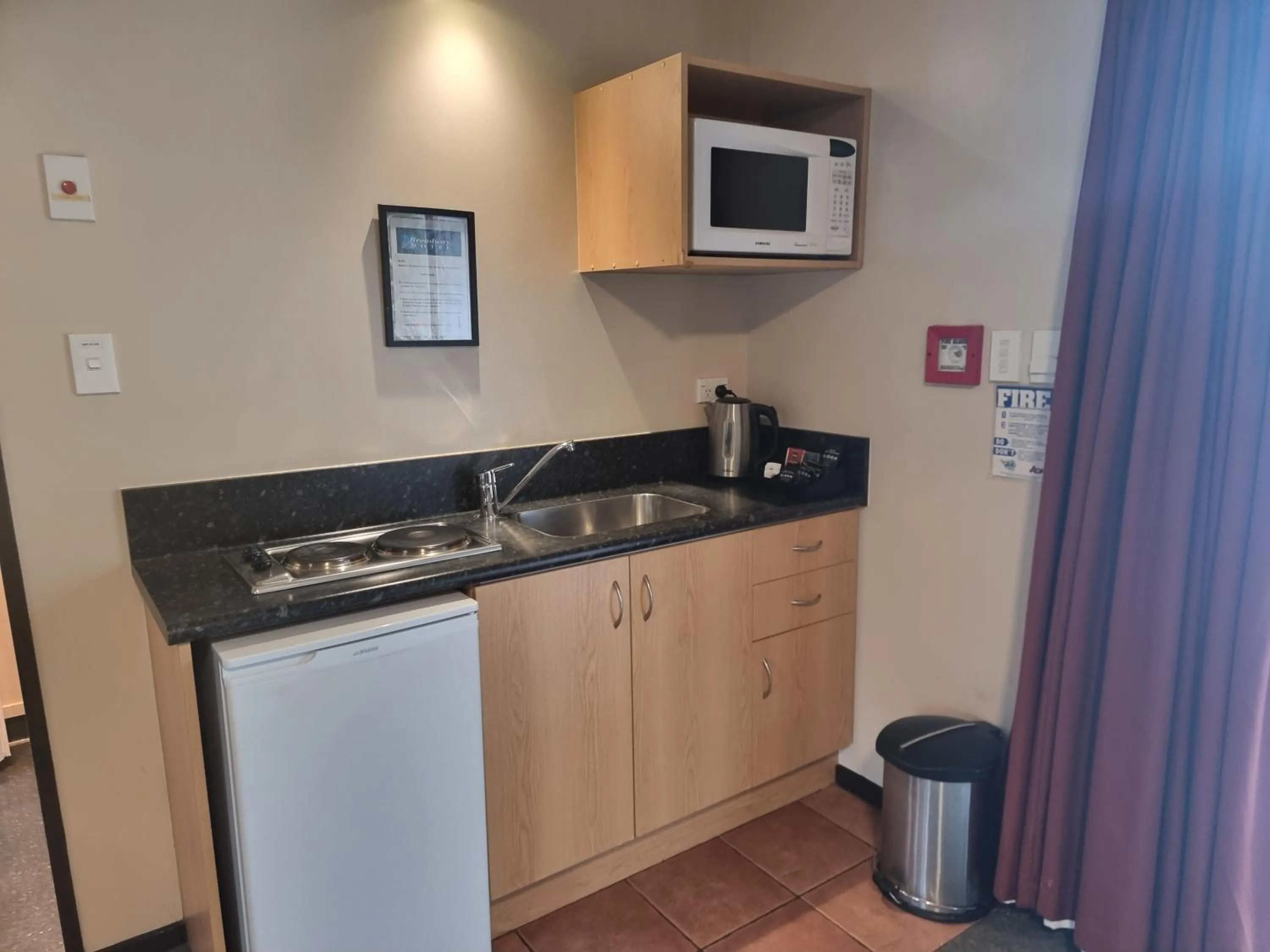 kitchen in Broadway Motel