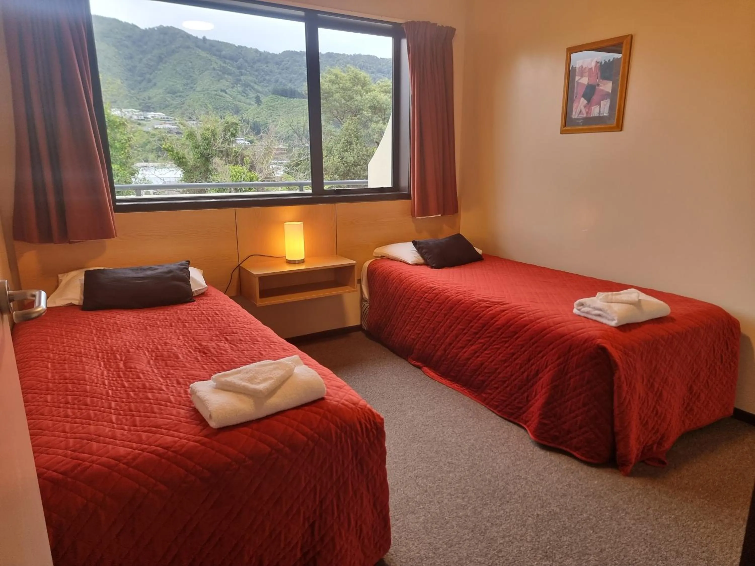 Bedroom, Bed in Broadway Motel