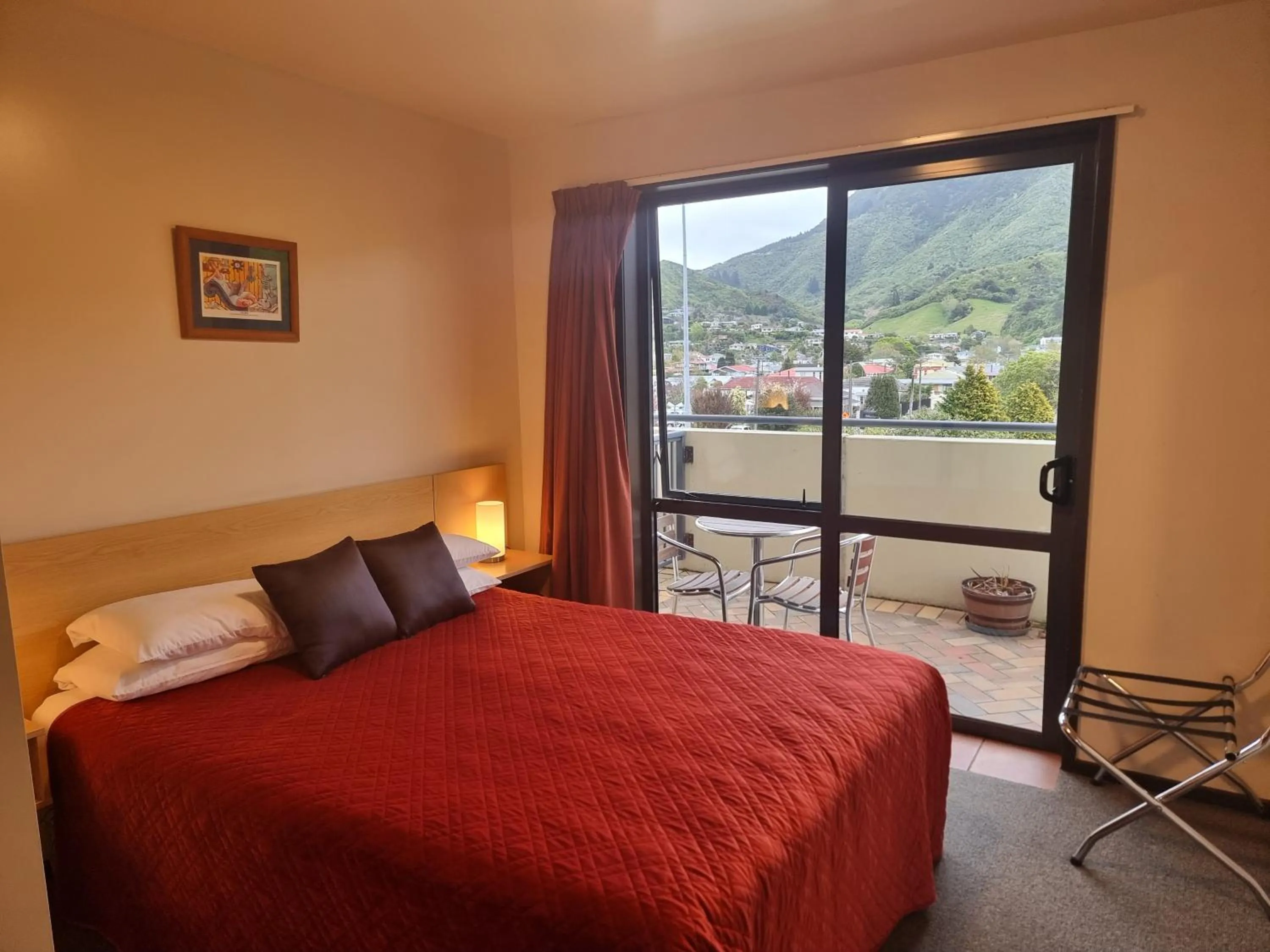 Bedroom, Bed in Broadway Motel