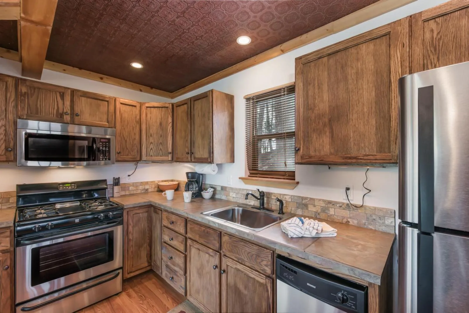 Kitchen or kitchenette in Aurora Montealis