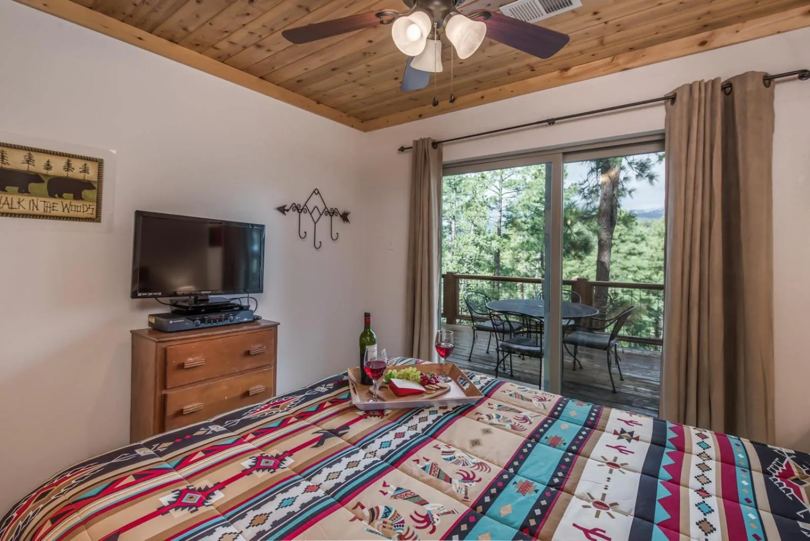 Property building, Bed in Aurora Montealis