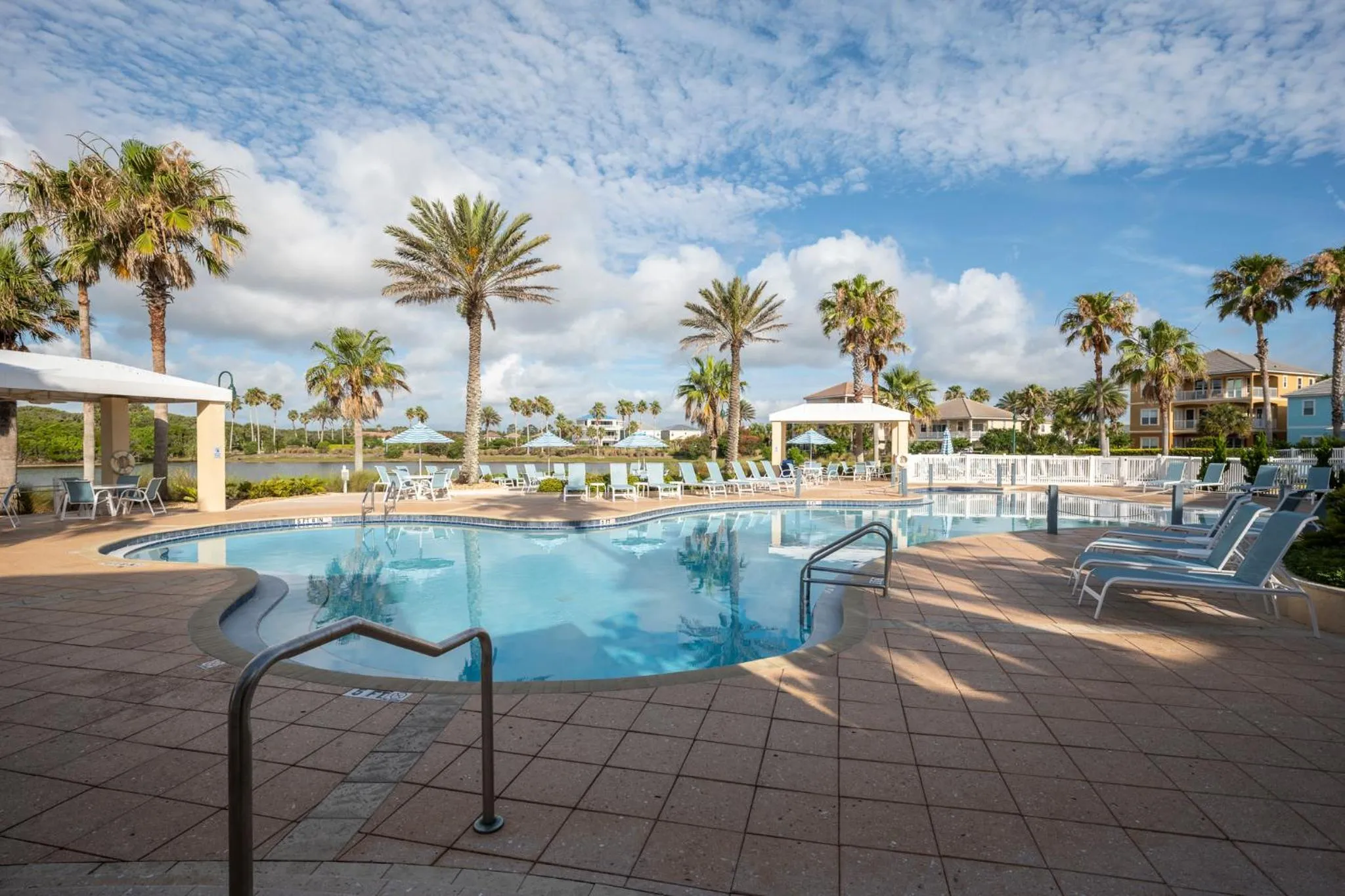 Property building in 933 Cinnamon Beach