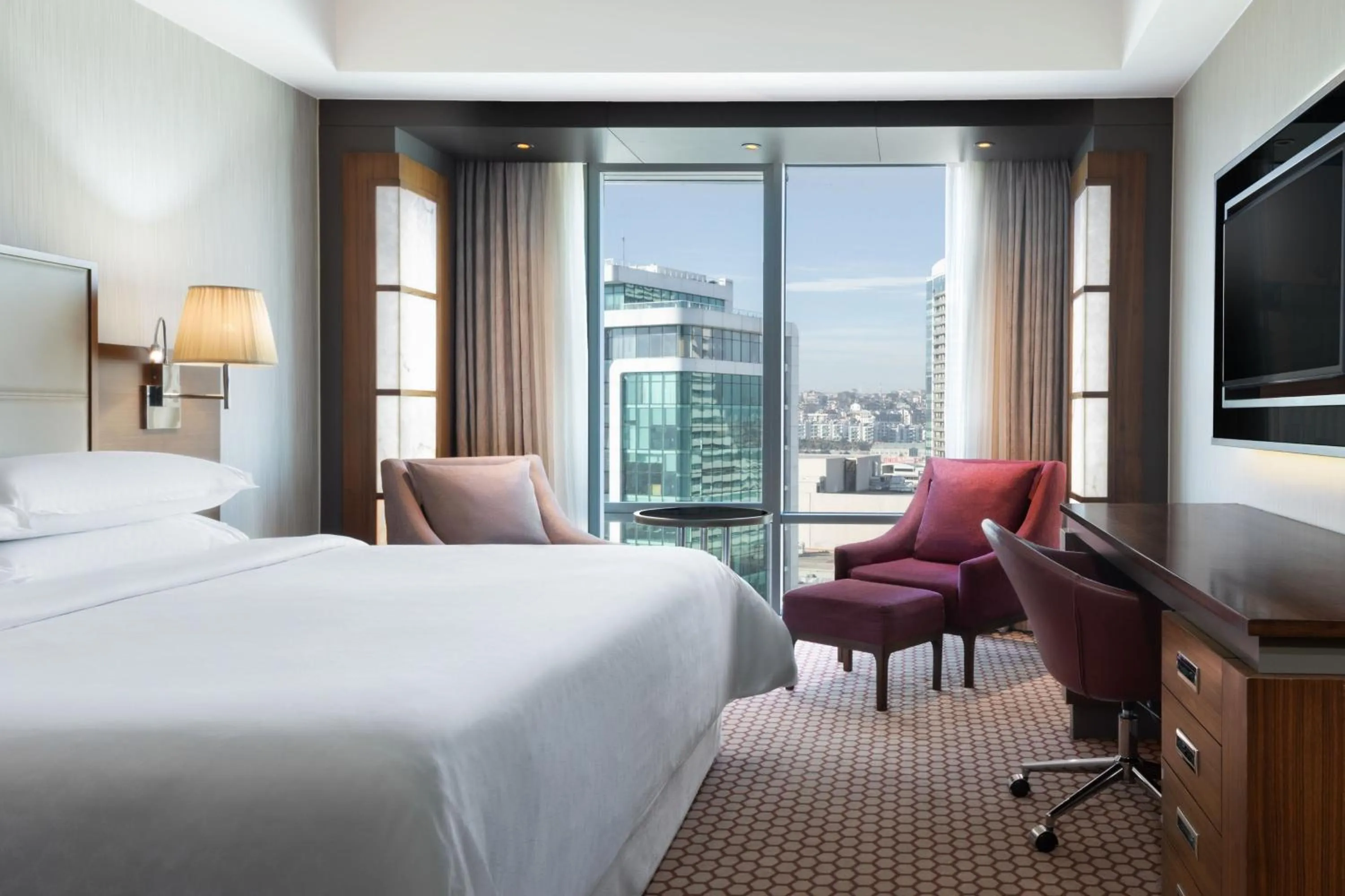 Photo of the whole room, Bed in Sheraton Bursa Hotel