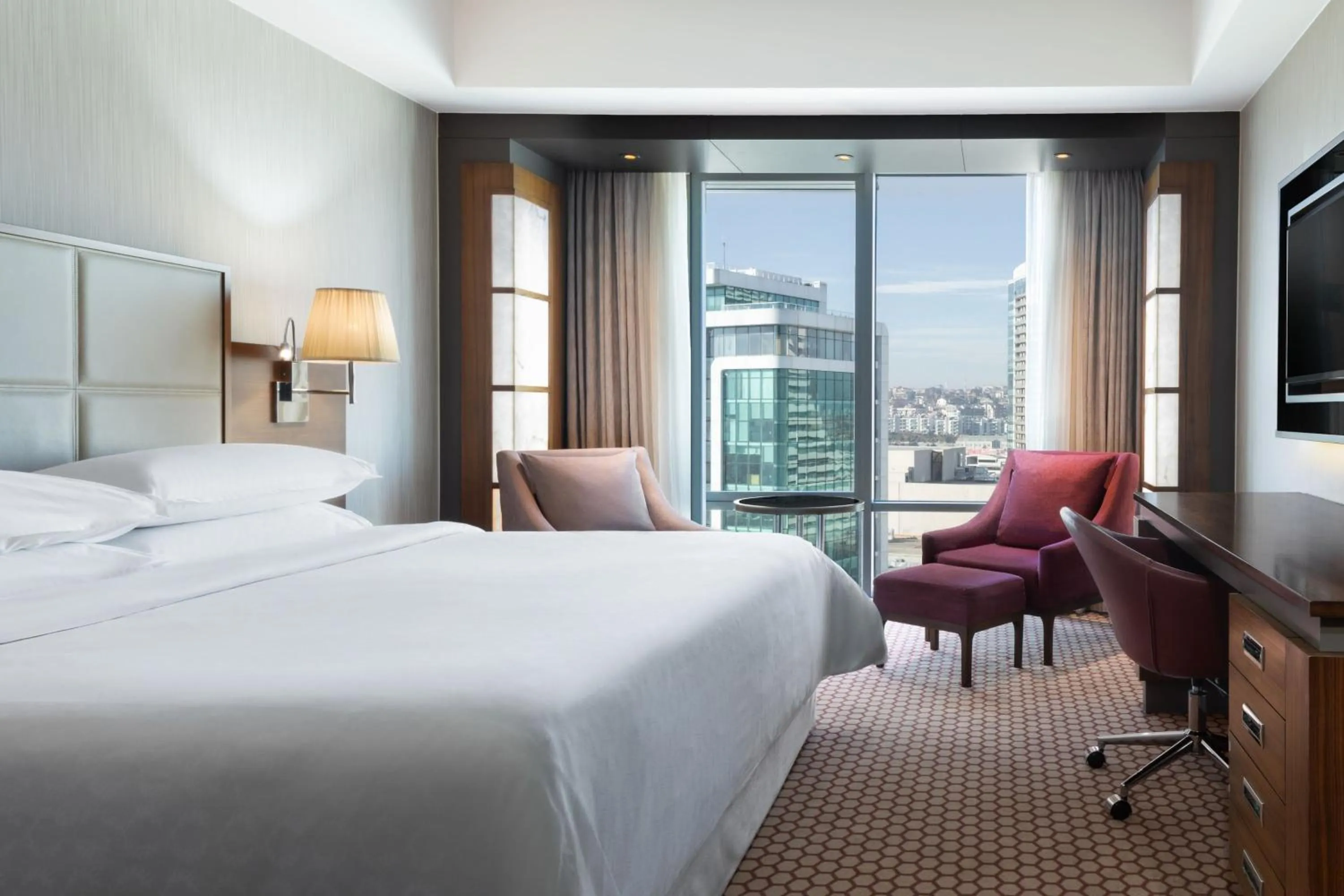 Photo of the whole room, Bed in Sheraton Bursa Hotel