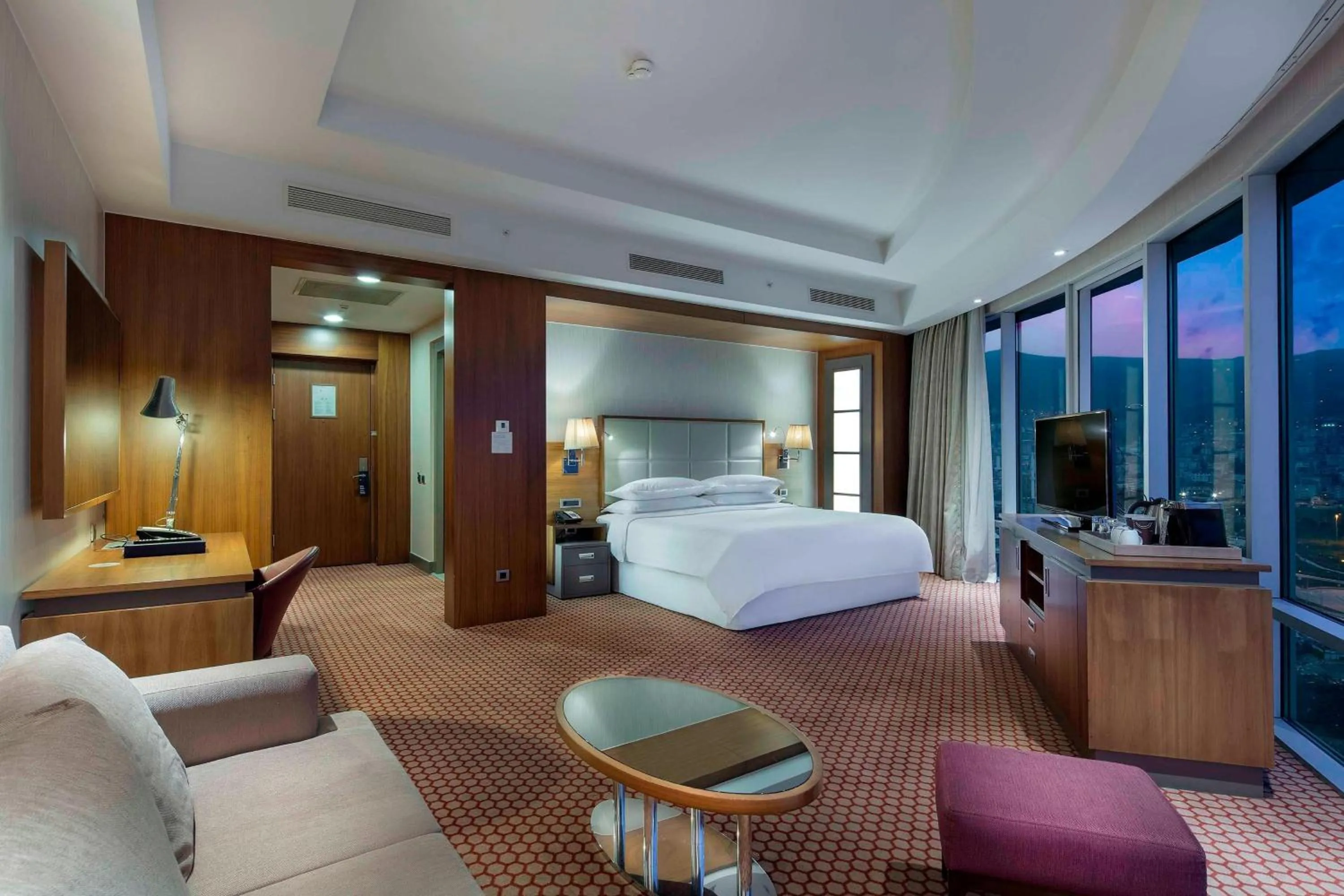 Photo of the whole room, Bed in Sheraton Bursa Hotel