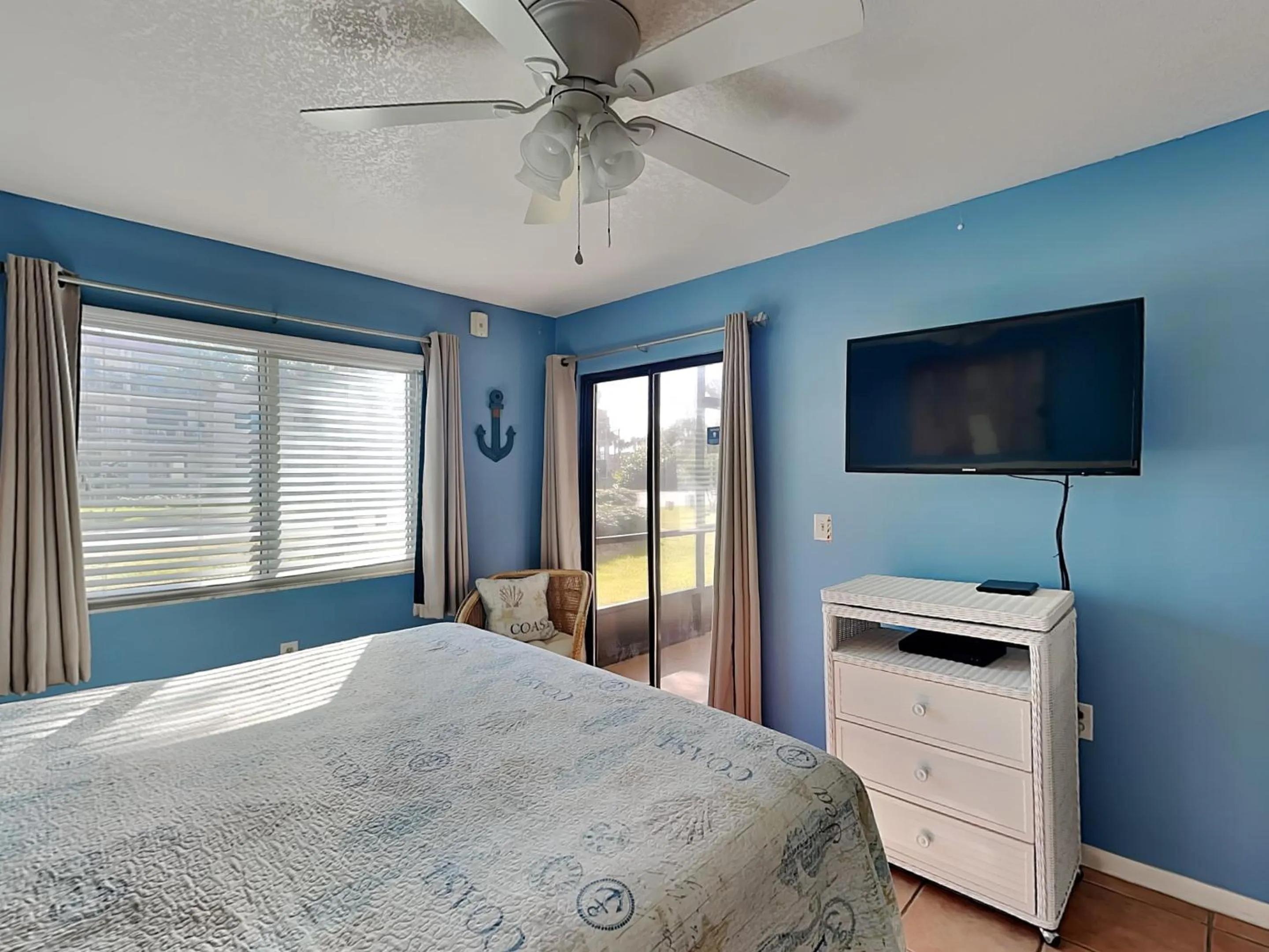 Bed in Ocean Village Club N14