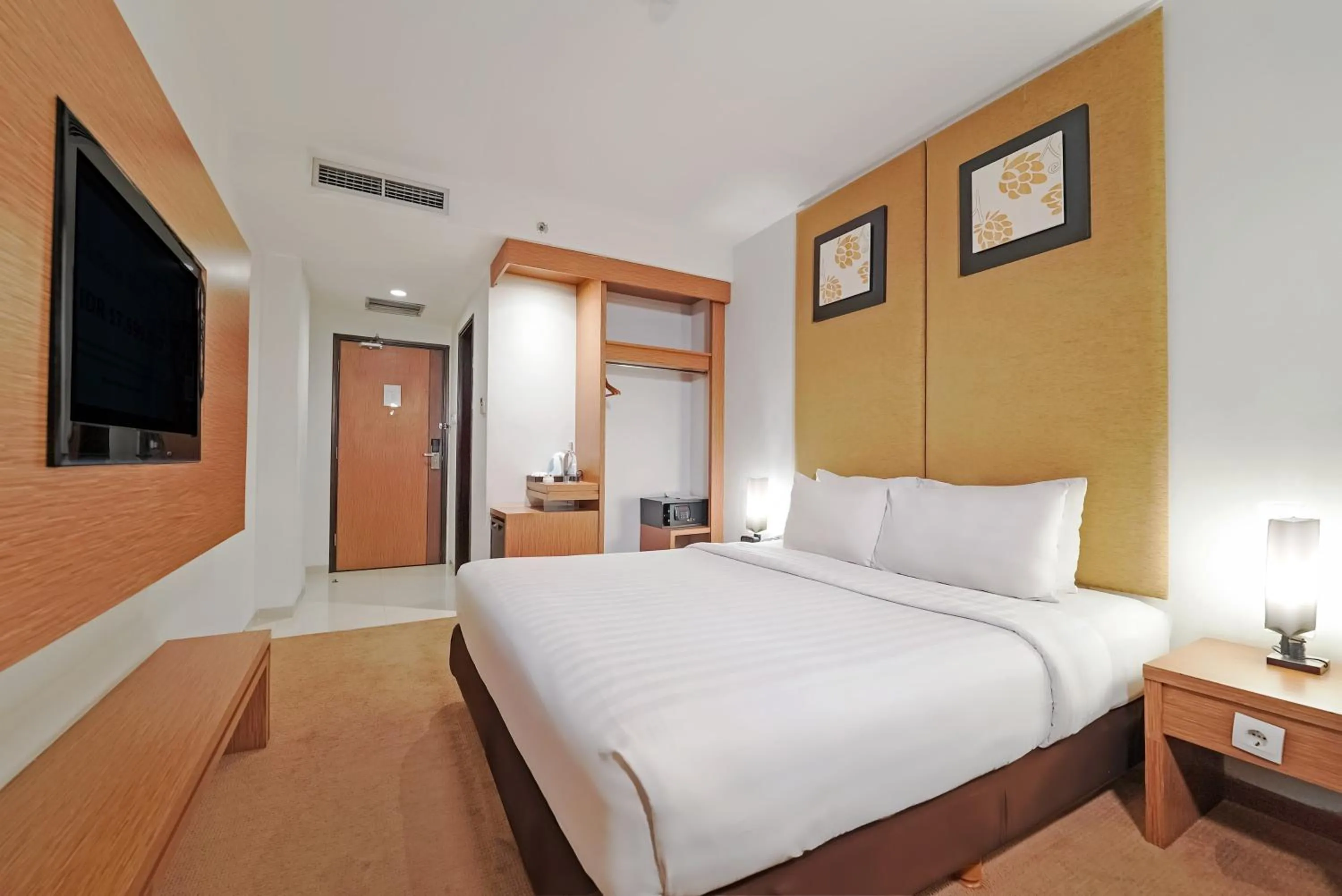 Bedroom, Bed in Grand Tjokro Yogyakarta