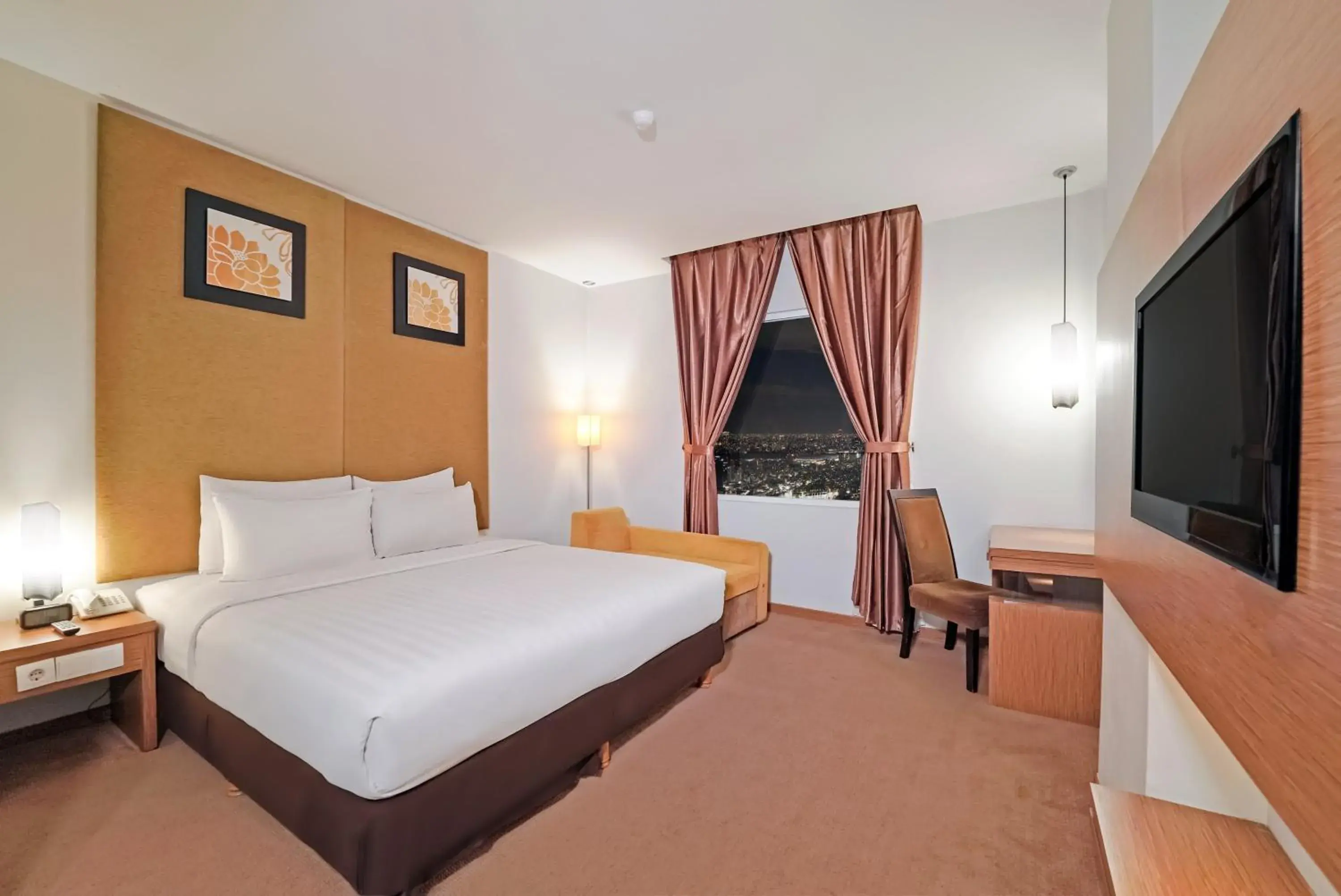 Deluxe Executive King with Breakfast in Grand Tjokro Yogyakarta Deluxe Executive King with Breakfast in Grand Tjokro Yogyakarta