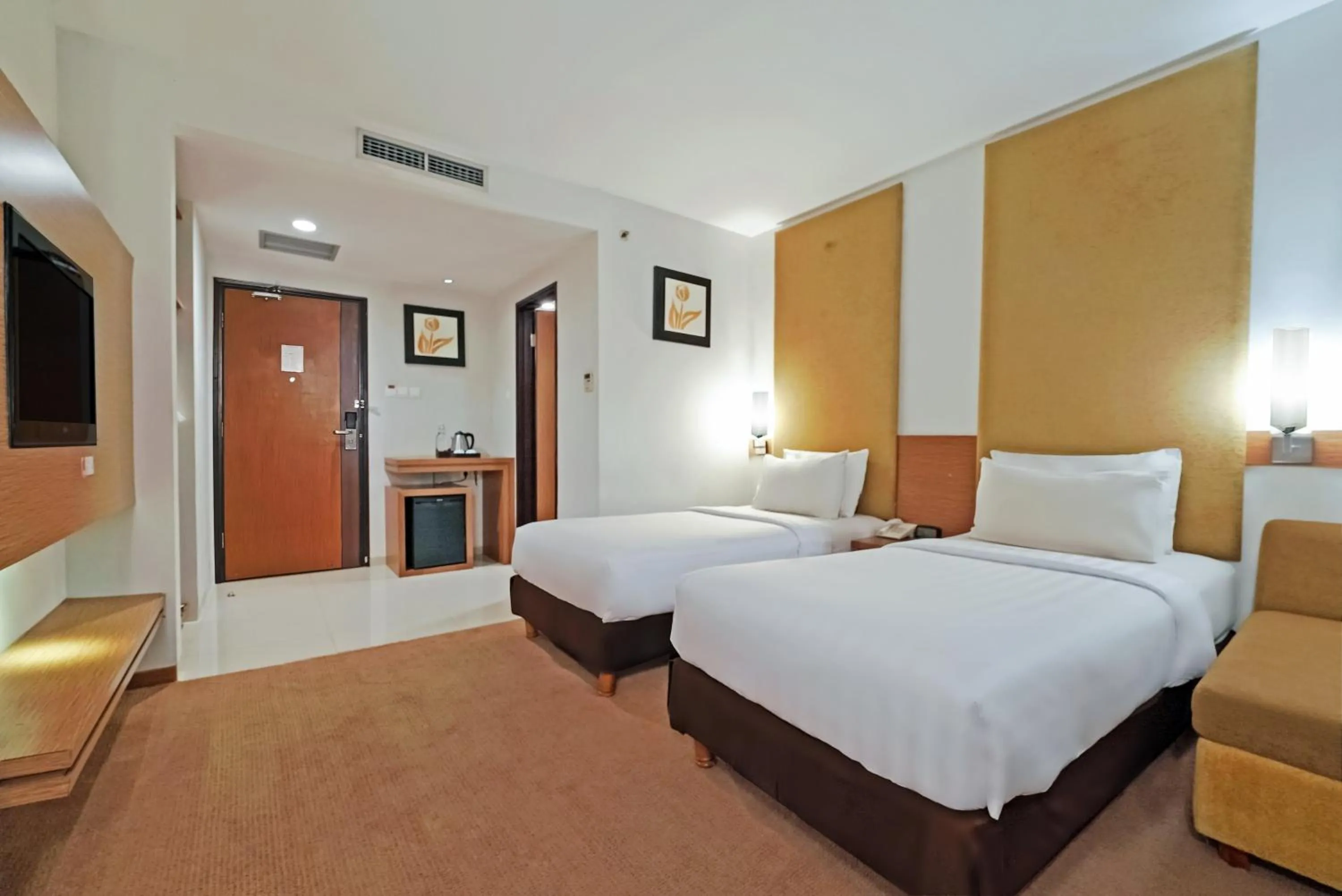 Bed in Grand Tjokro Yogyakarta