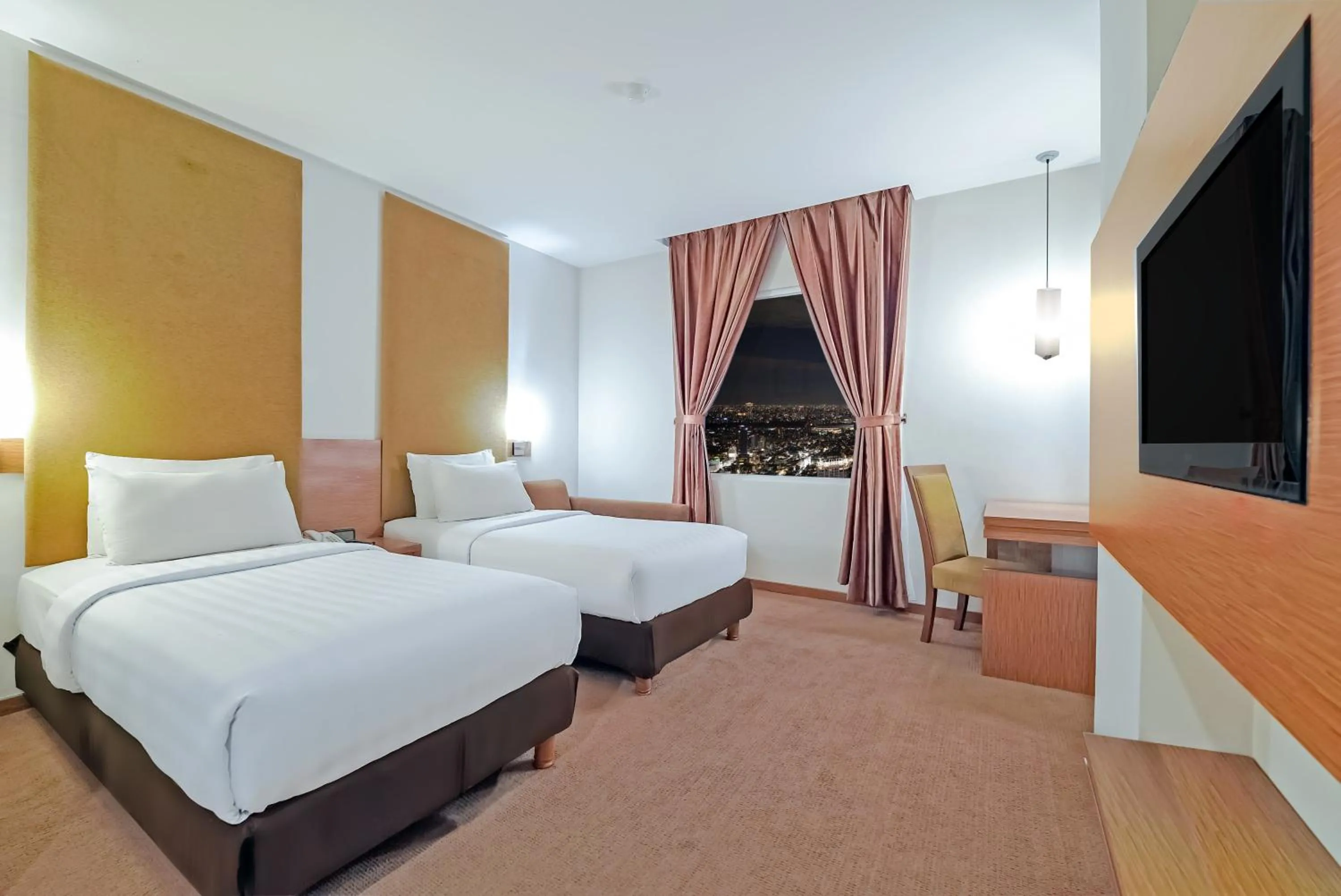 Bedroom, Bed in Grand Tjokro Yogyakarta