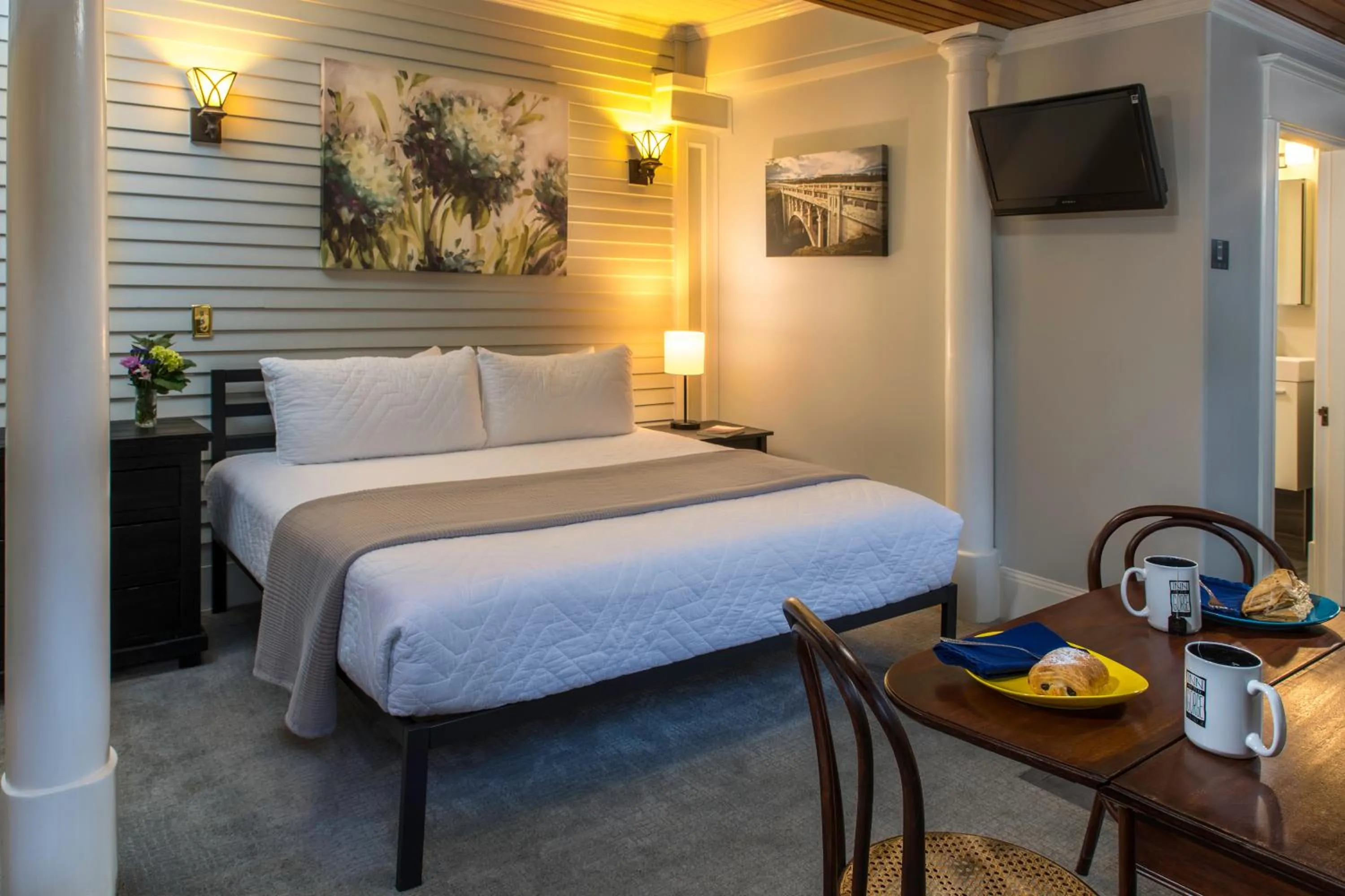 Bed in Inn at the Gorge