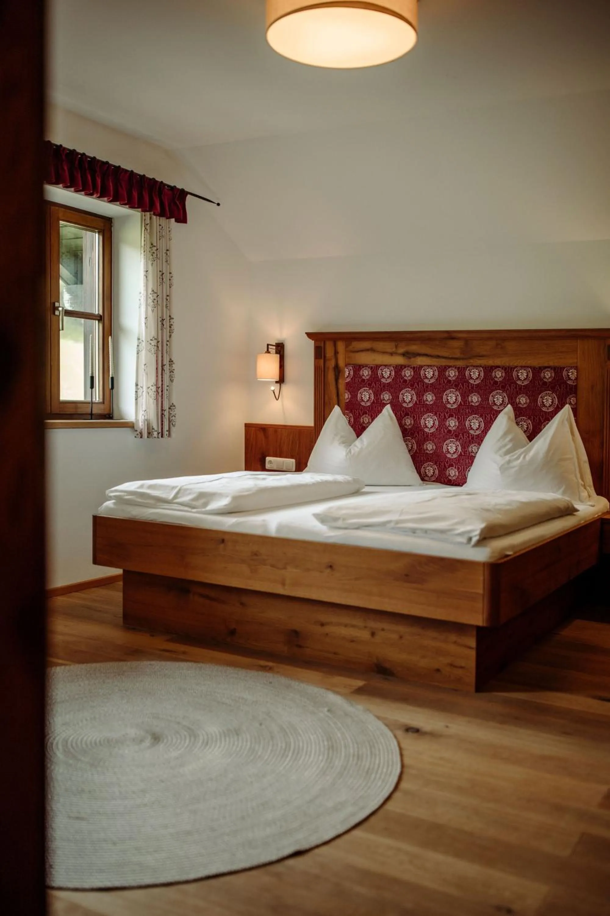 Bedroom, Bed in Lerchs Landhotel