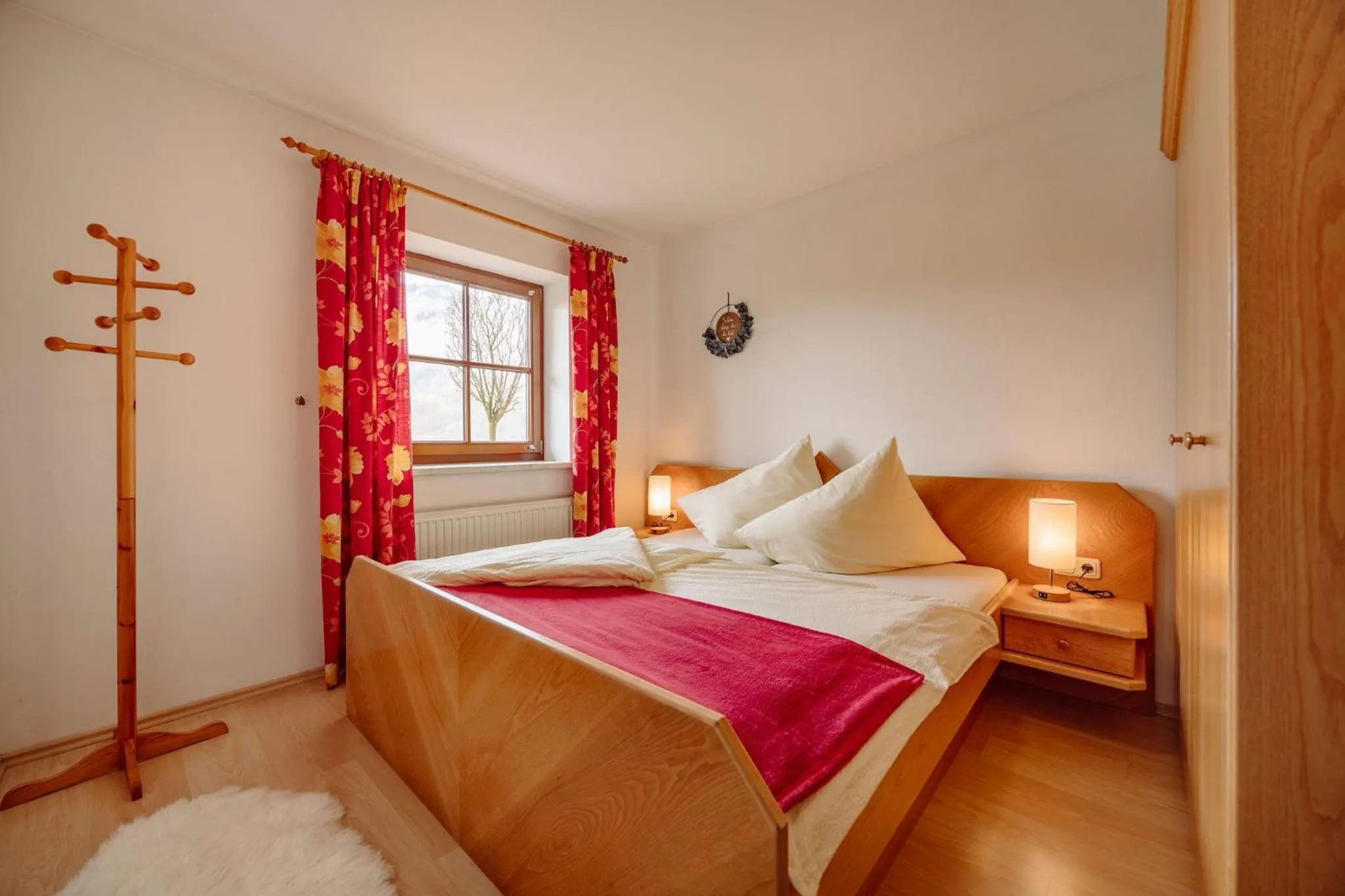 Bedroom, Bed in Lerchs Landhotel