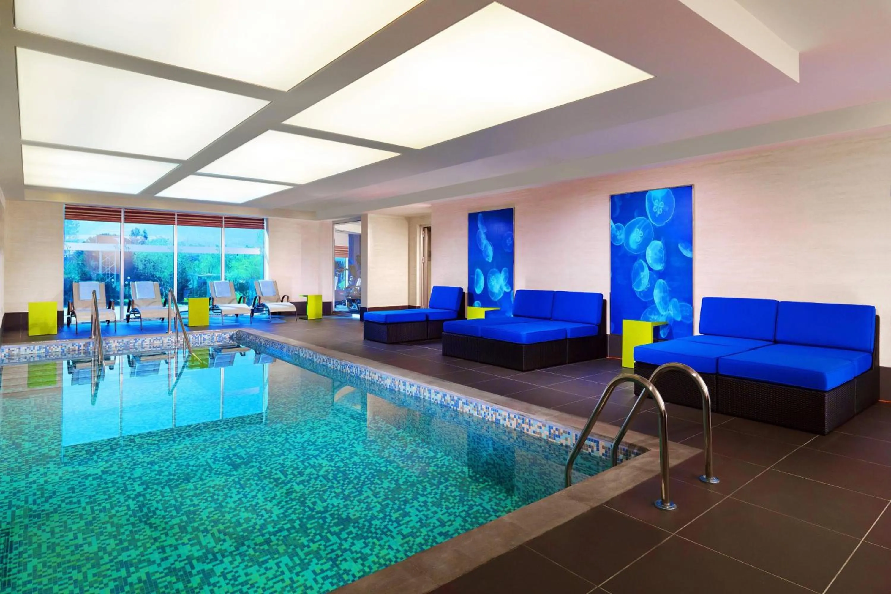 Swimming pool in Aloft Bursa Hotel