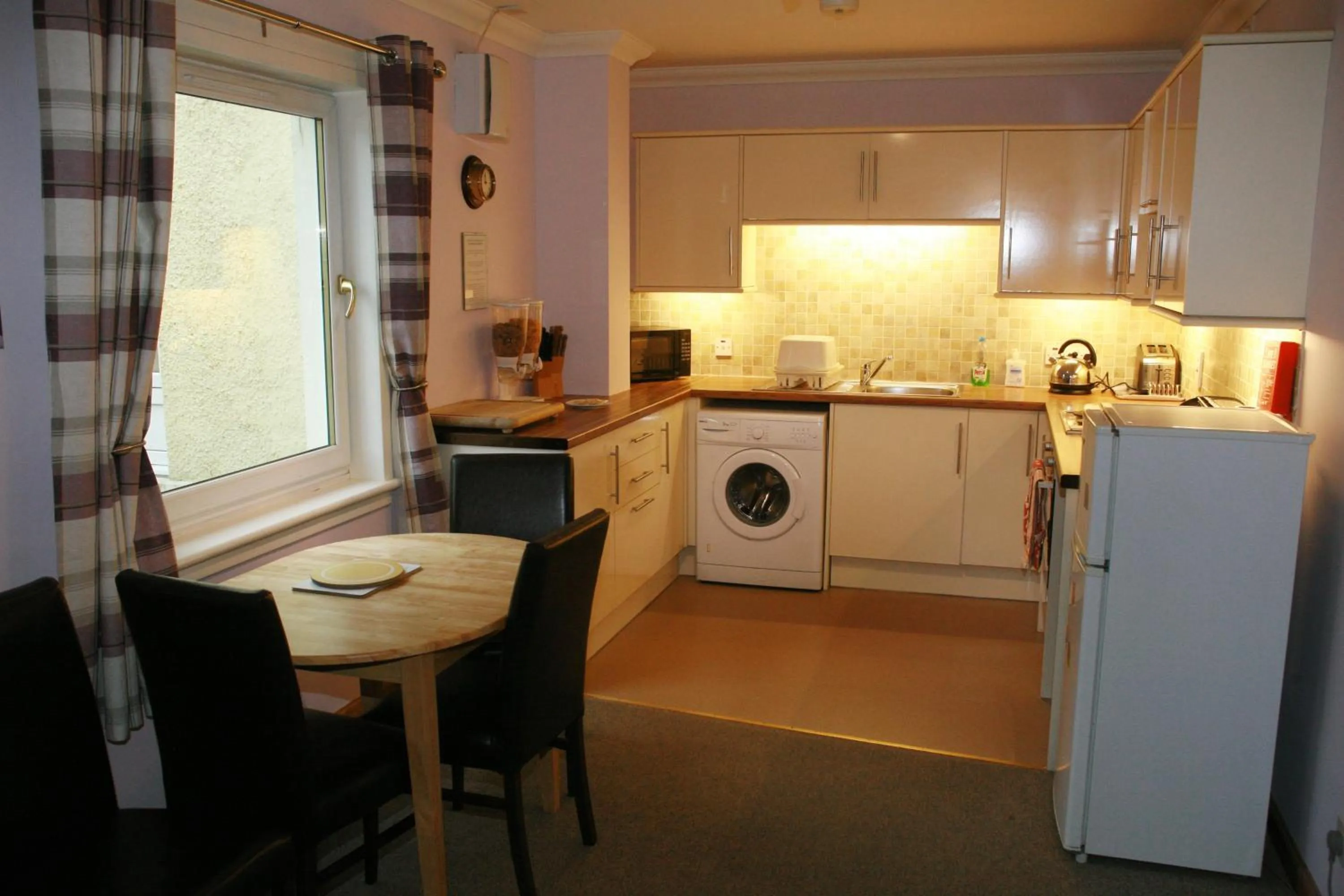 Coffee/tea facilities in Glenlochy Nevis Bridge Apartments