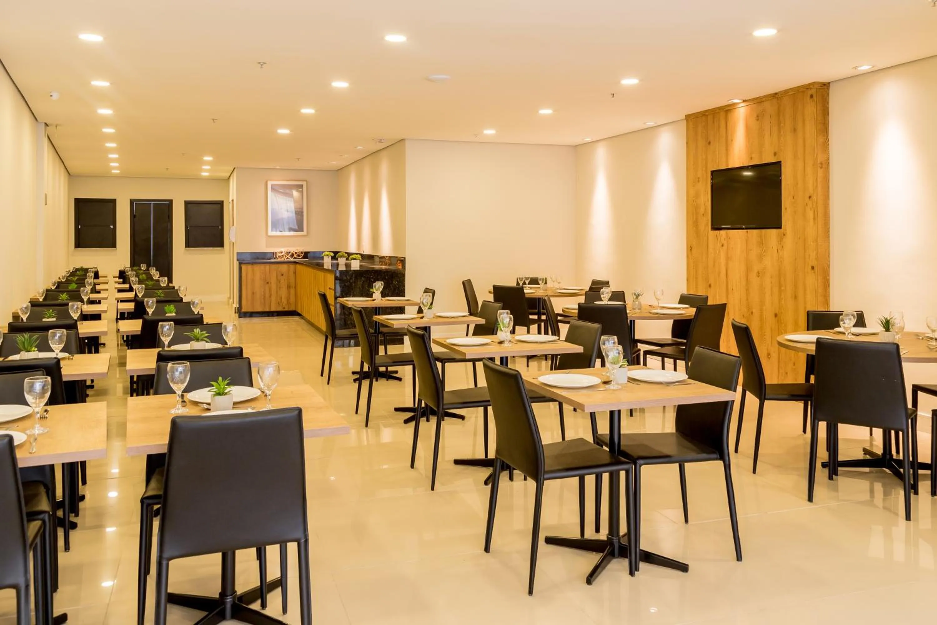 Restaurant/places to eat in BRISTOL EASY HOTEL - RIO BONITO