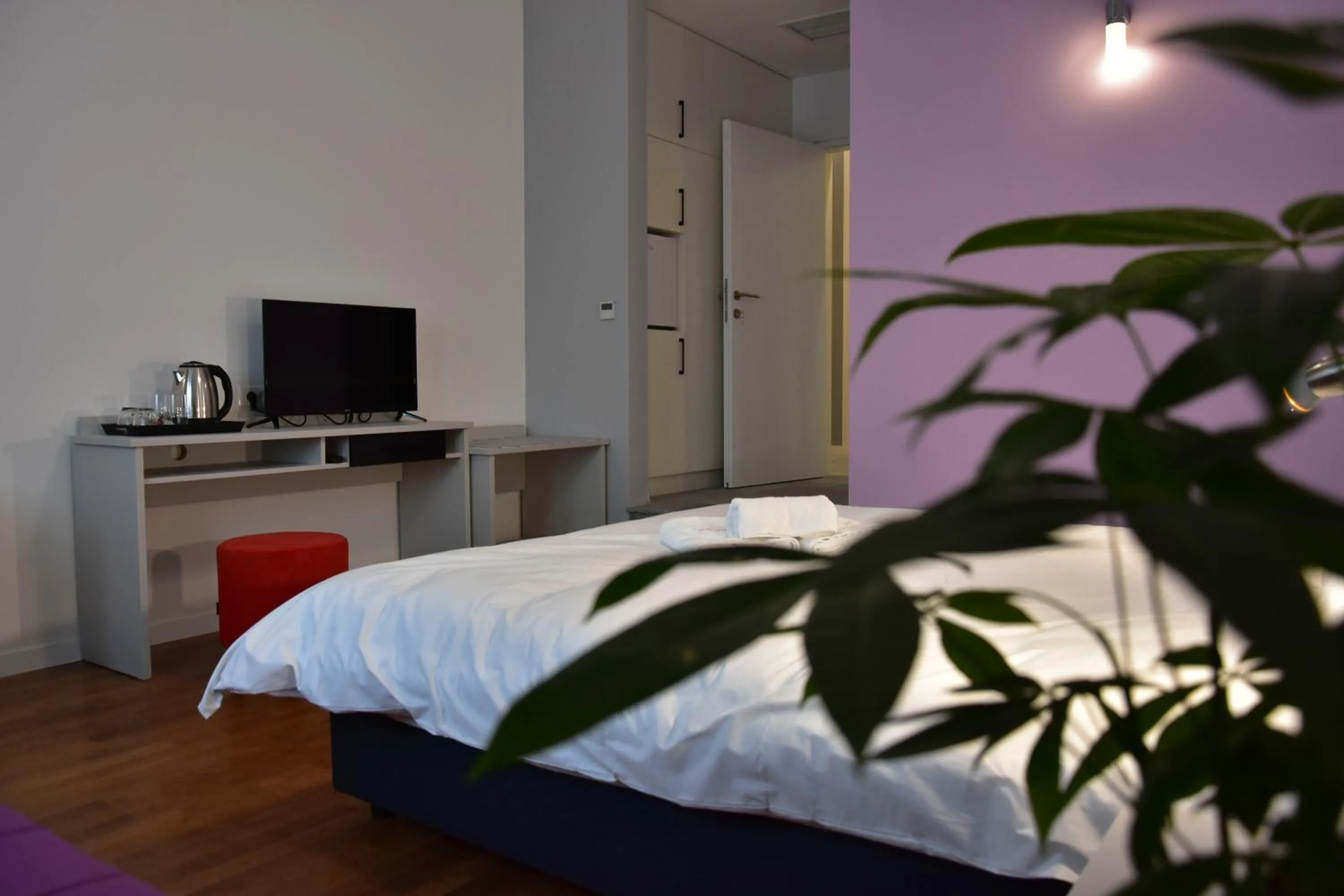 Photo of the whole room, Bed in Osten Art Hotel