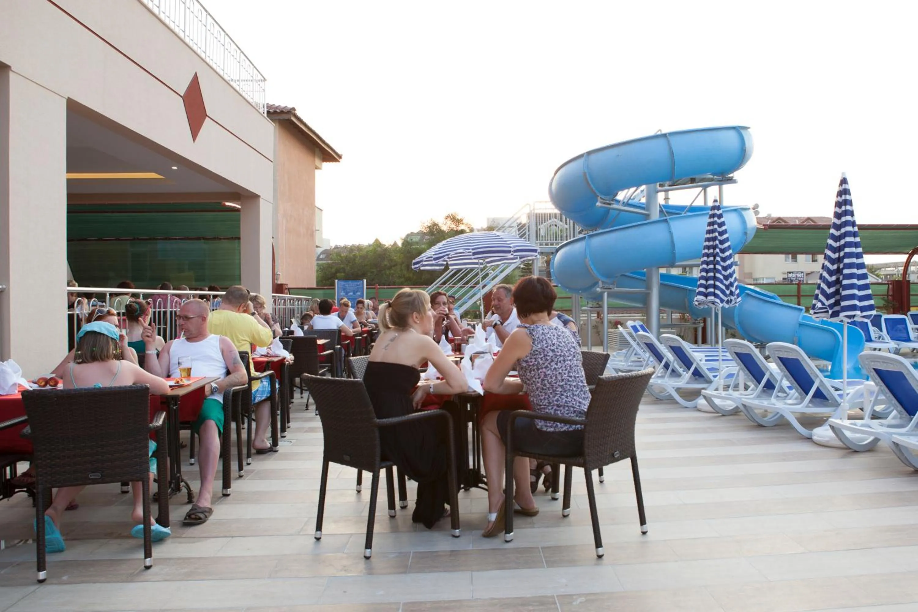 Restaurant/places to eat in Side West Park Hotel